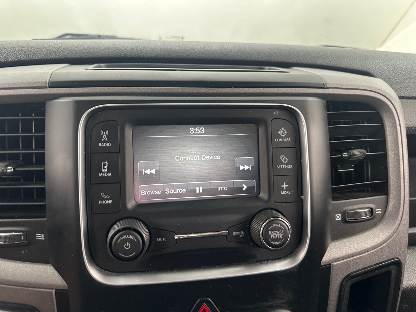 Thumbnail: 2021 RAM 1500 Classic - 4