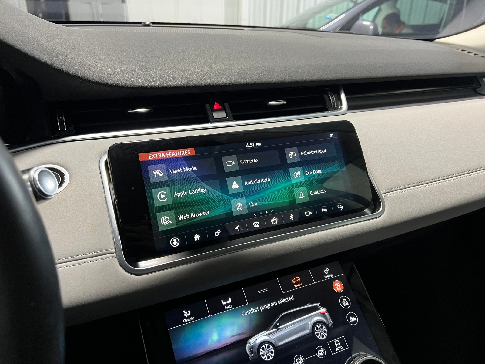 Thumbnail: 2020 Land Rover Range Rover Evoque - 3