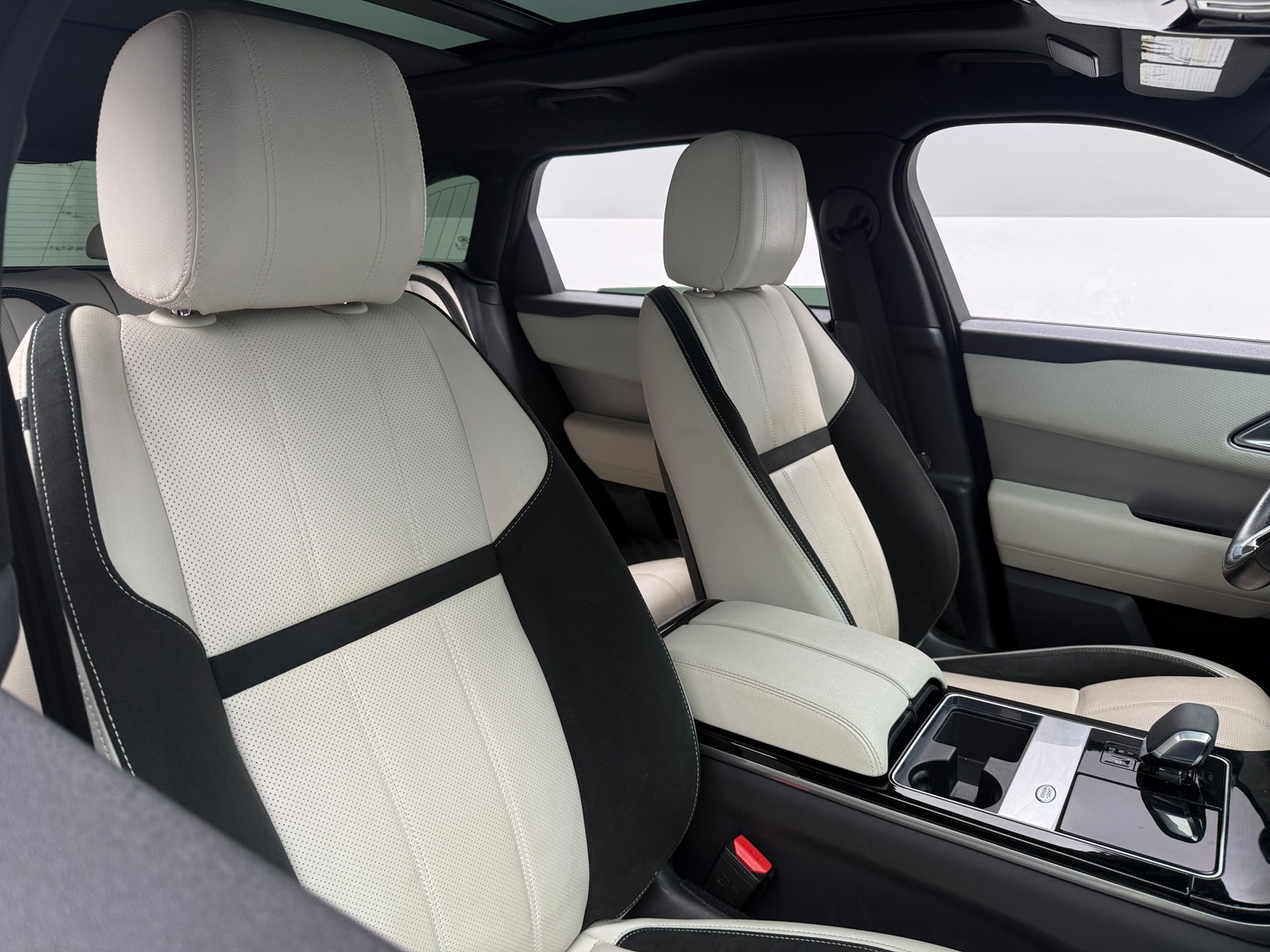 Thumbnail: 2021 Land Rover Range Rover Velar - 2