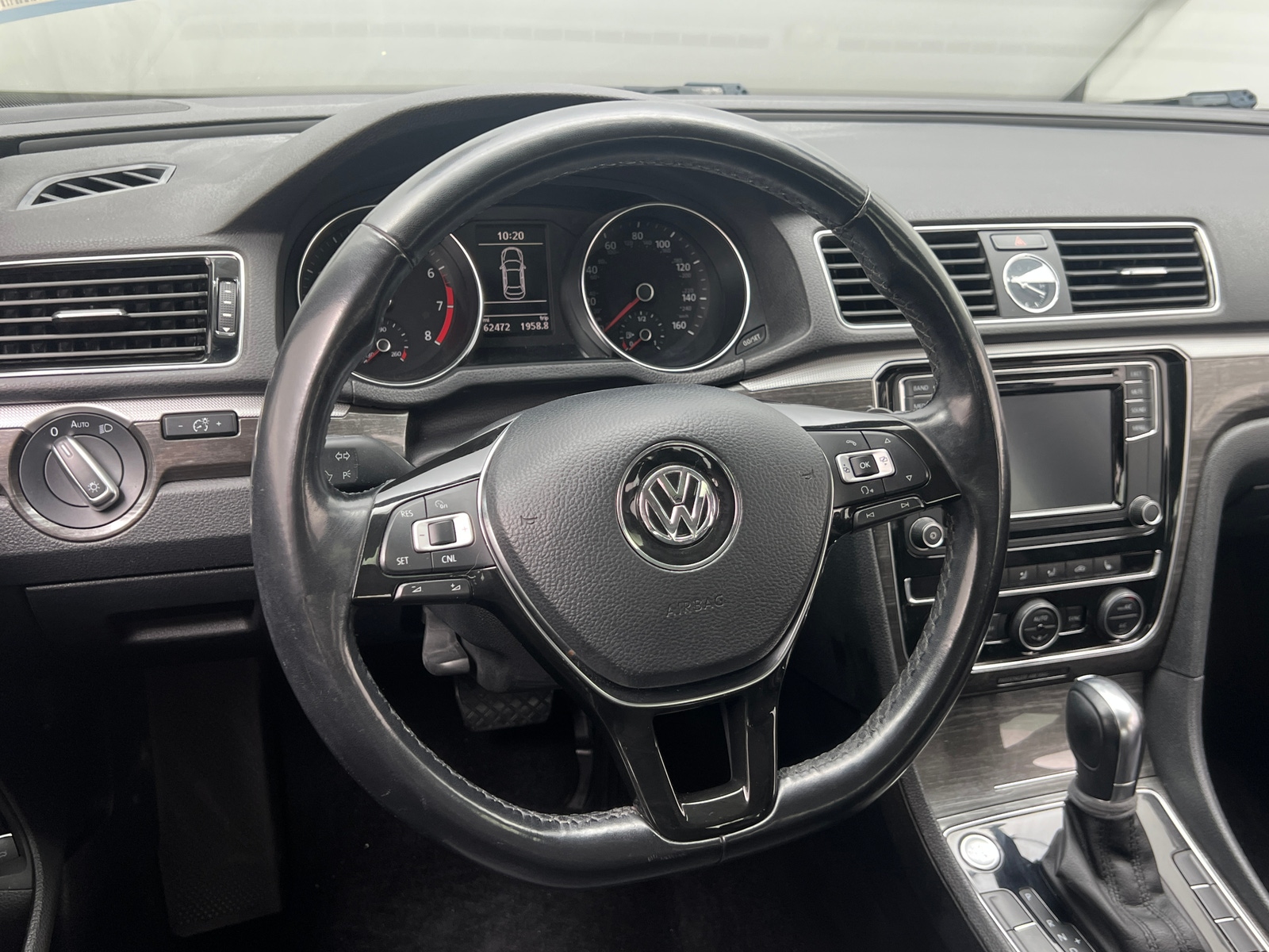 Thumbnail: 2017 Volkswagen Passat - 4