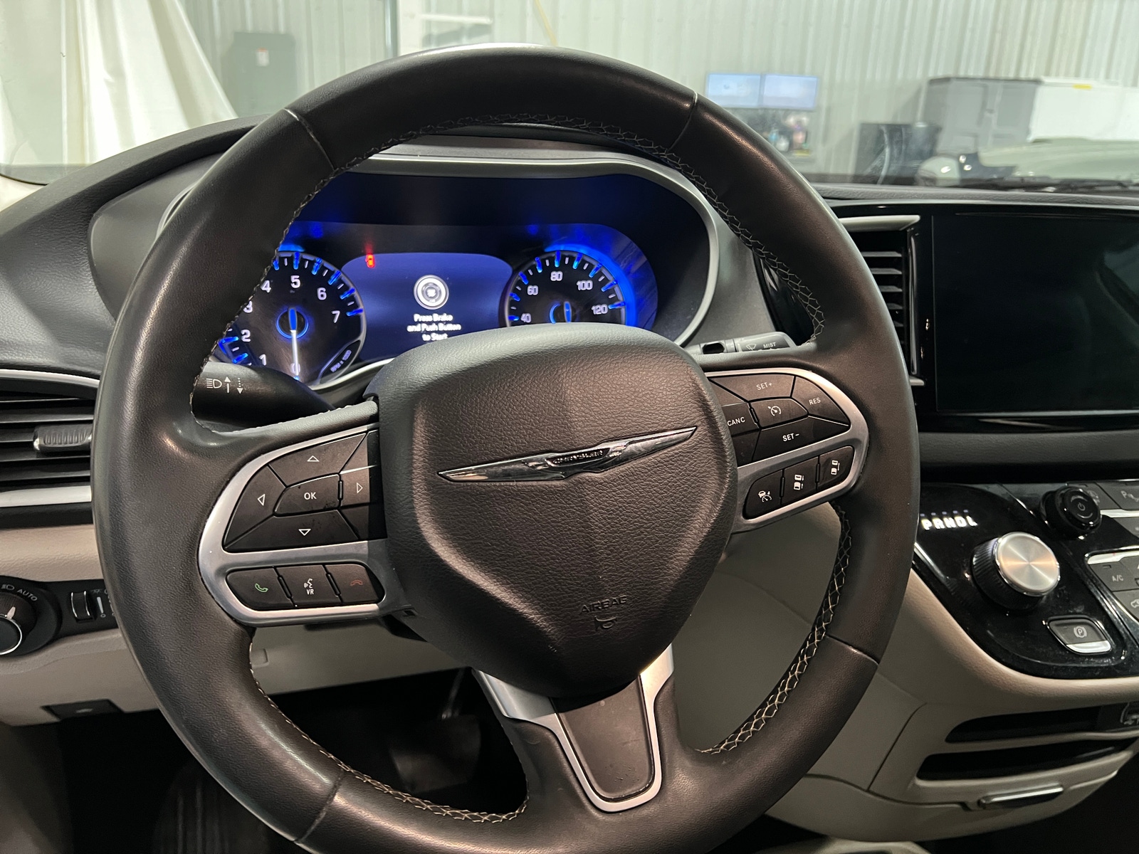Thumbnail: 2023 Chrysler Pacifica - 4