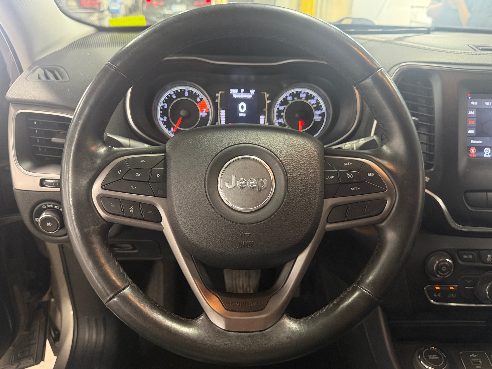Thumbnail: 2019 Jeep Cherokee - 5