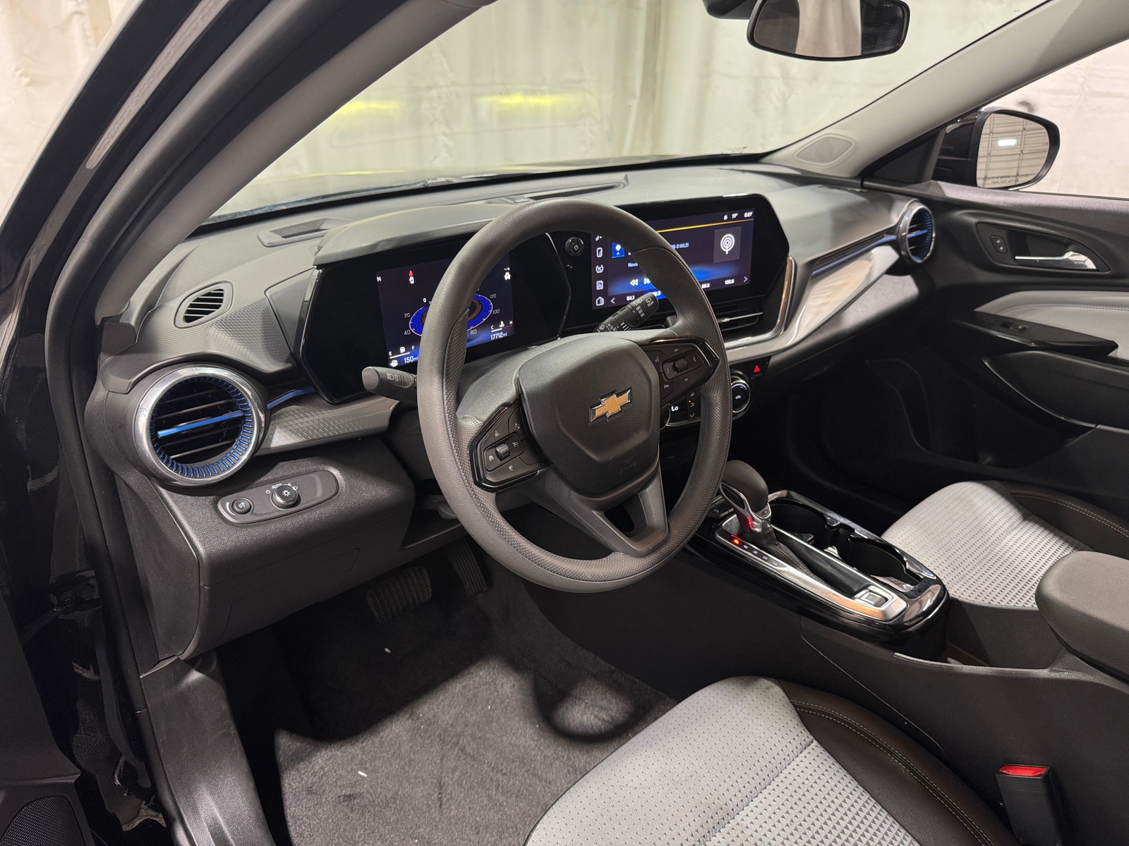 Thumbnail: 2025 Chevrolet Trax - 3