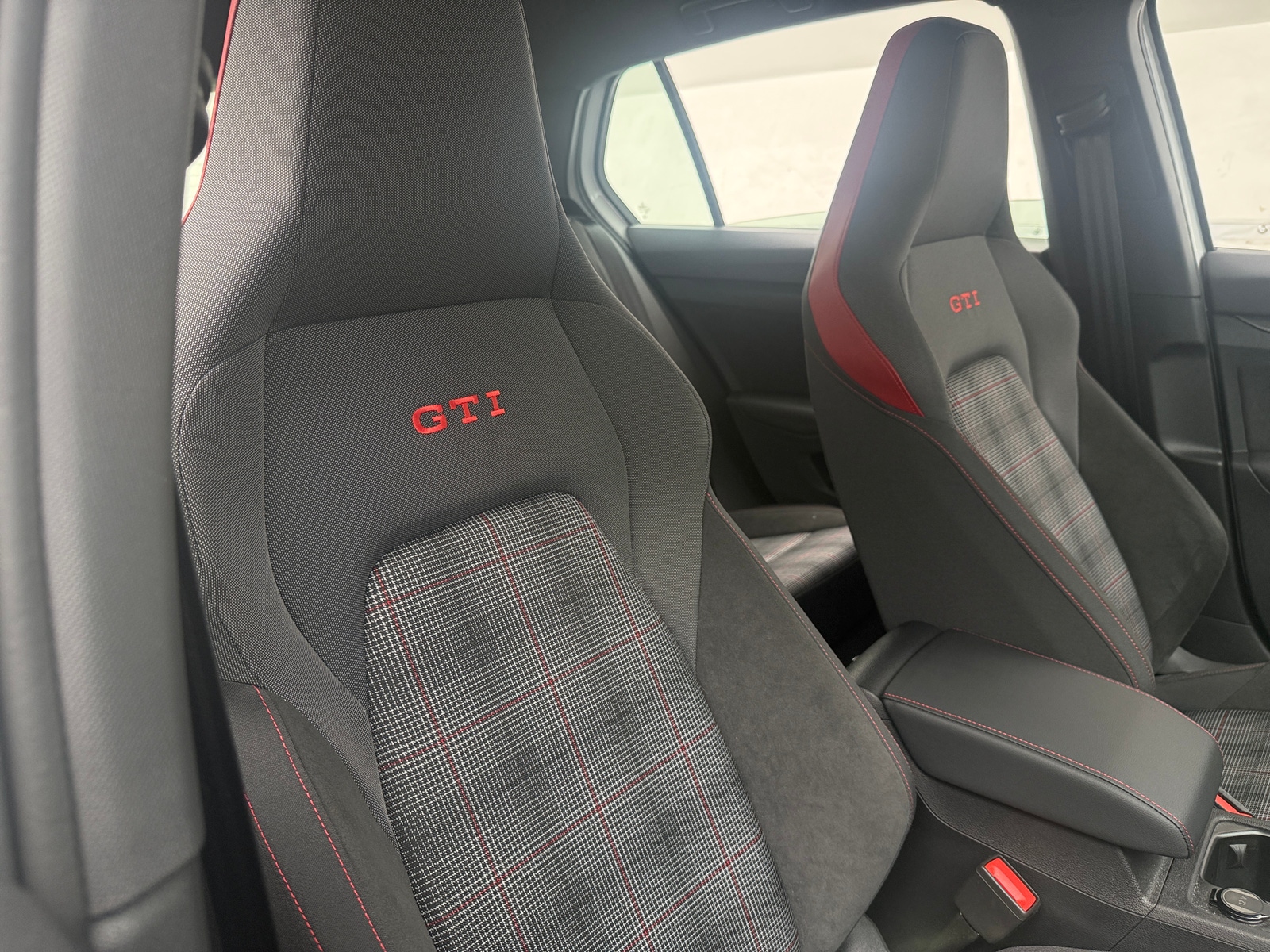 Thumbnail: 2023 Volkswagen Golf - 2