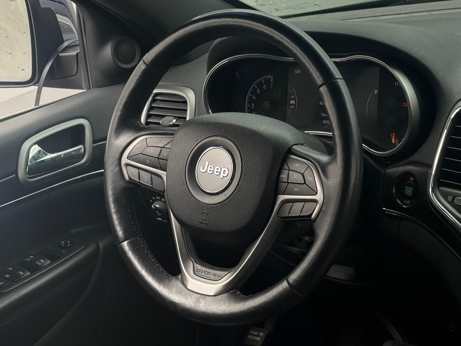 Thumbnail: 2018 Jeep Grand Cherokee - 4