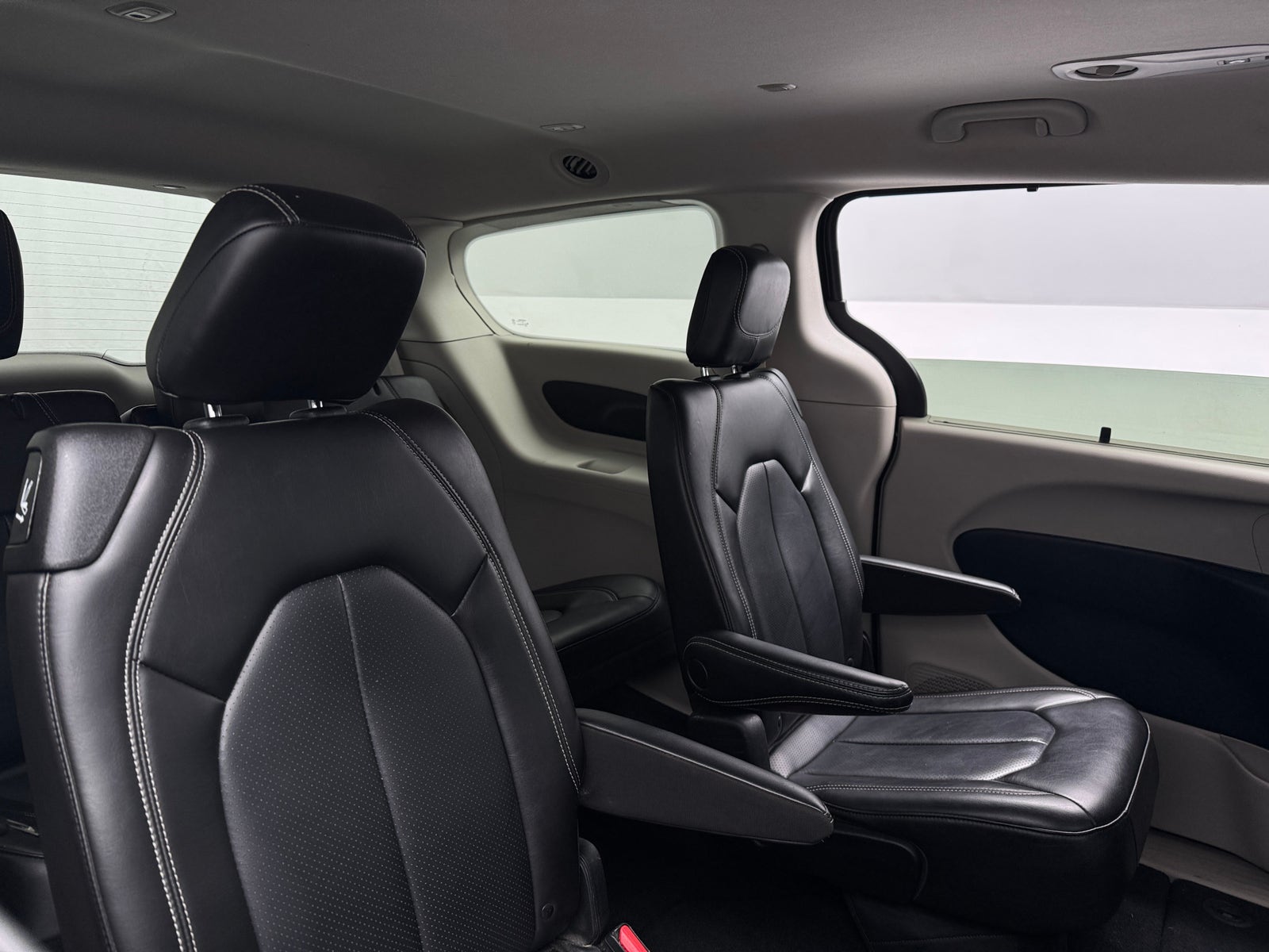 Thumbnail: 2023 Chrysler Pacifica - 5