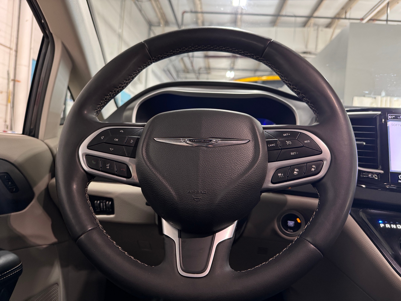 Thumbnail: 2023 Chrysler Pacifica - 4