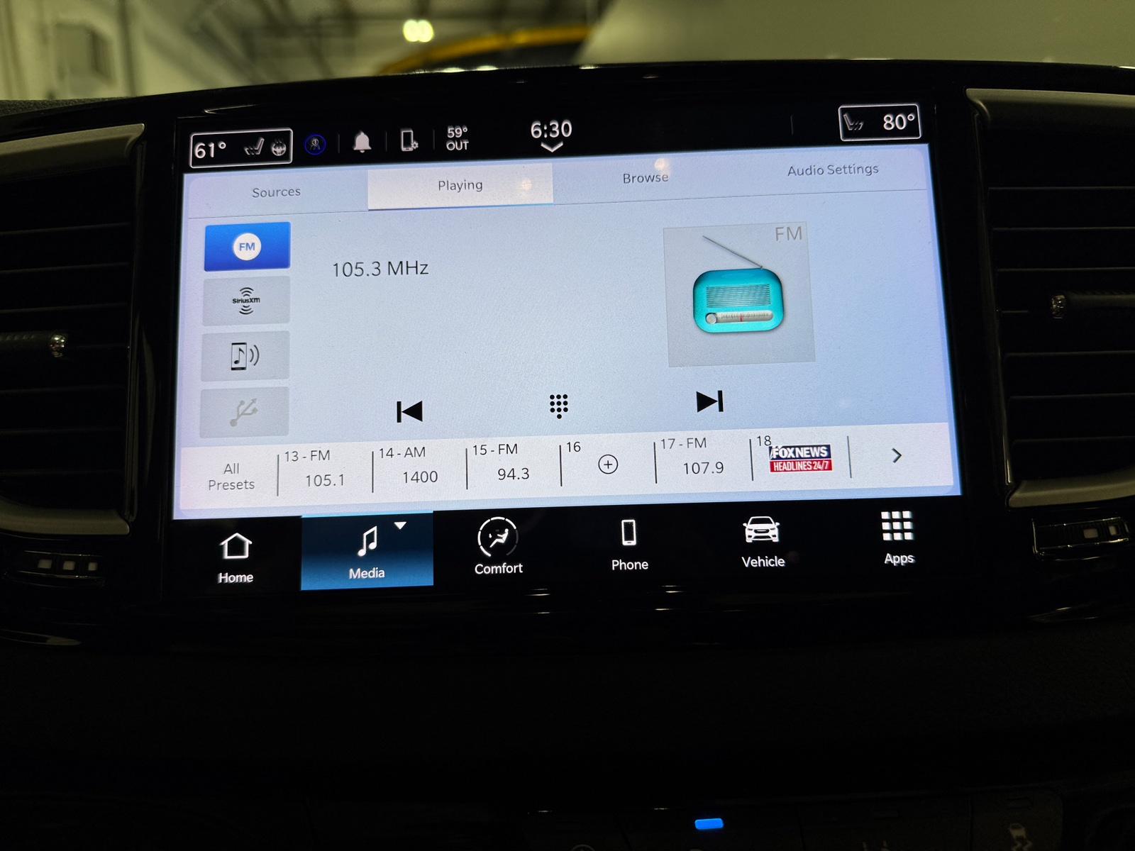 Thumbnail: 2023 Chrysler Pacifica - 3