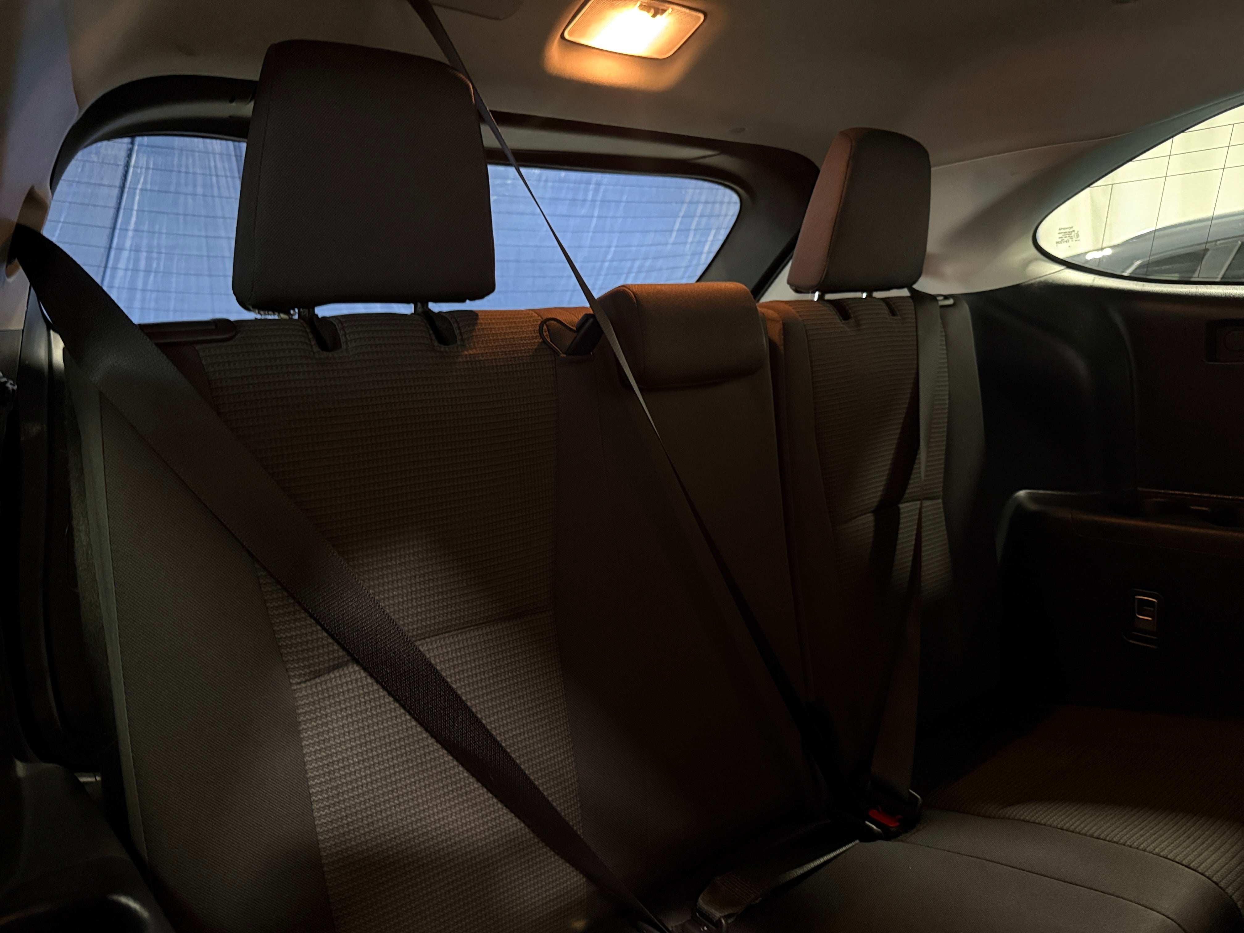 2025 Toyota Highlander LE - Photo 6