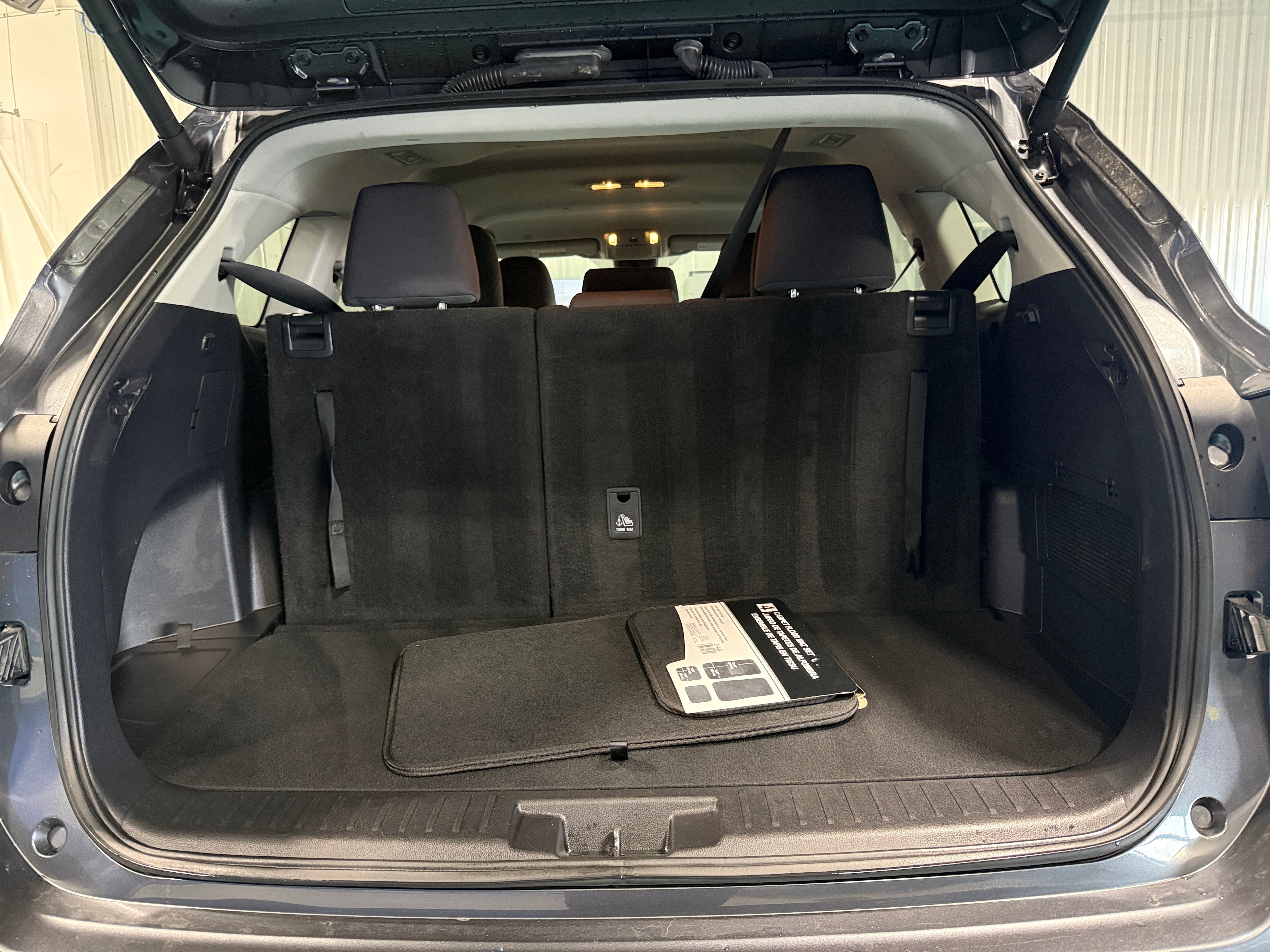 2025 Toyota Highlander LE - Photo 2
