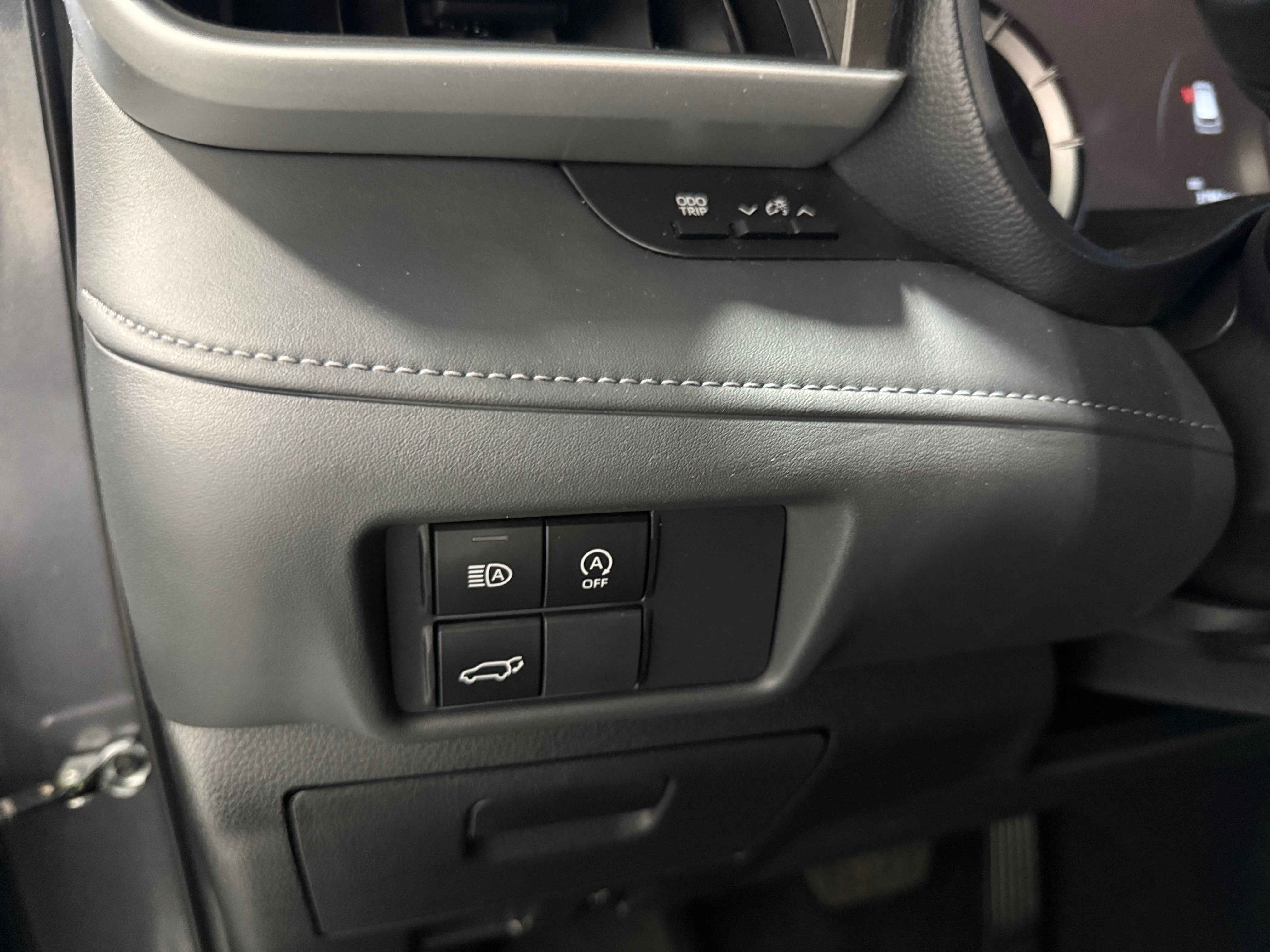 2025 Toyota Highlander LE - Photo 14