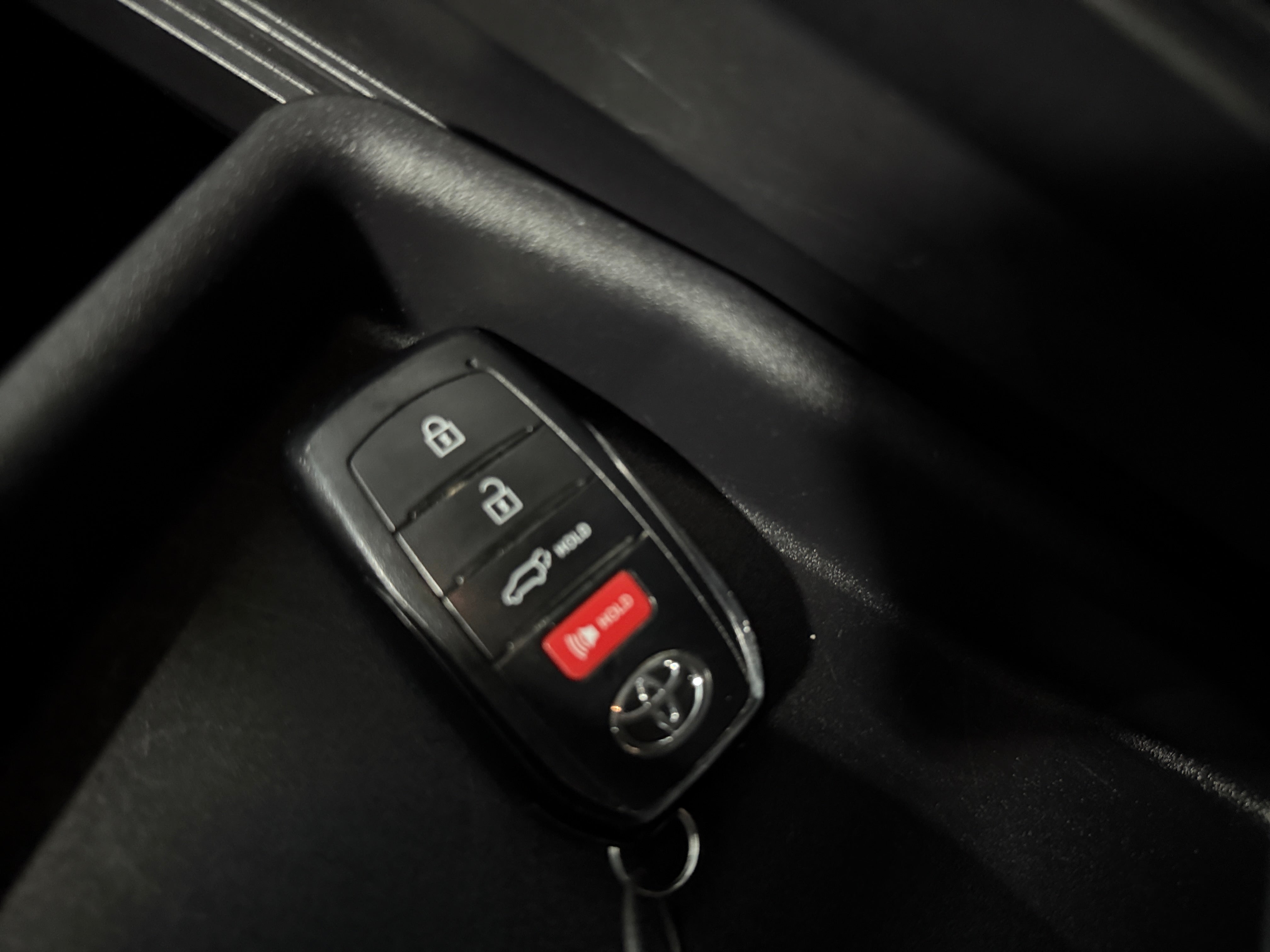 2025 Toyota Highlander LE - Photo 16