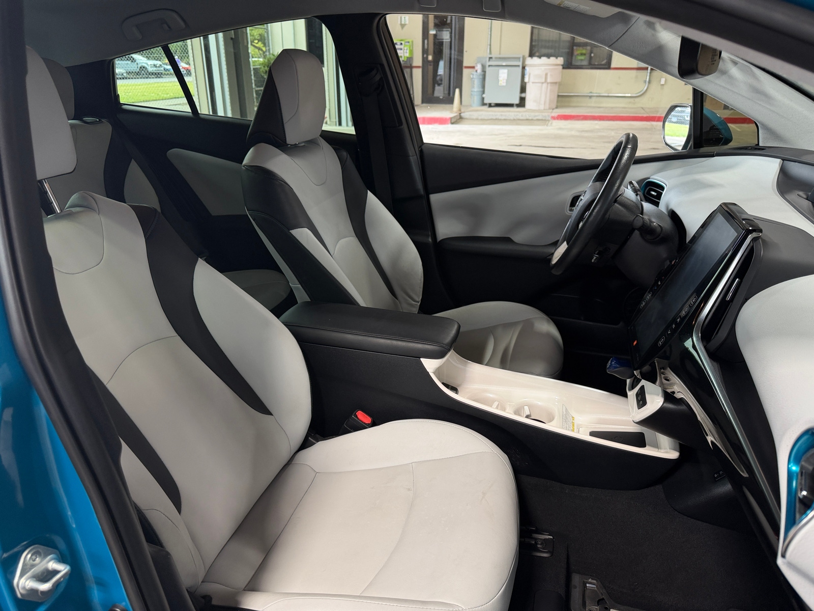 Thumbnail: 2017 Toyota Prius Prime - 2
