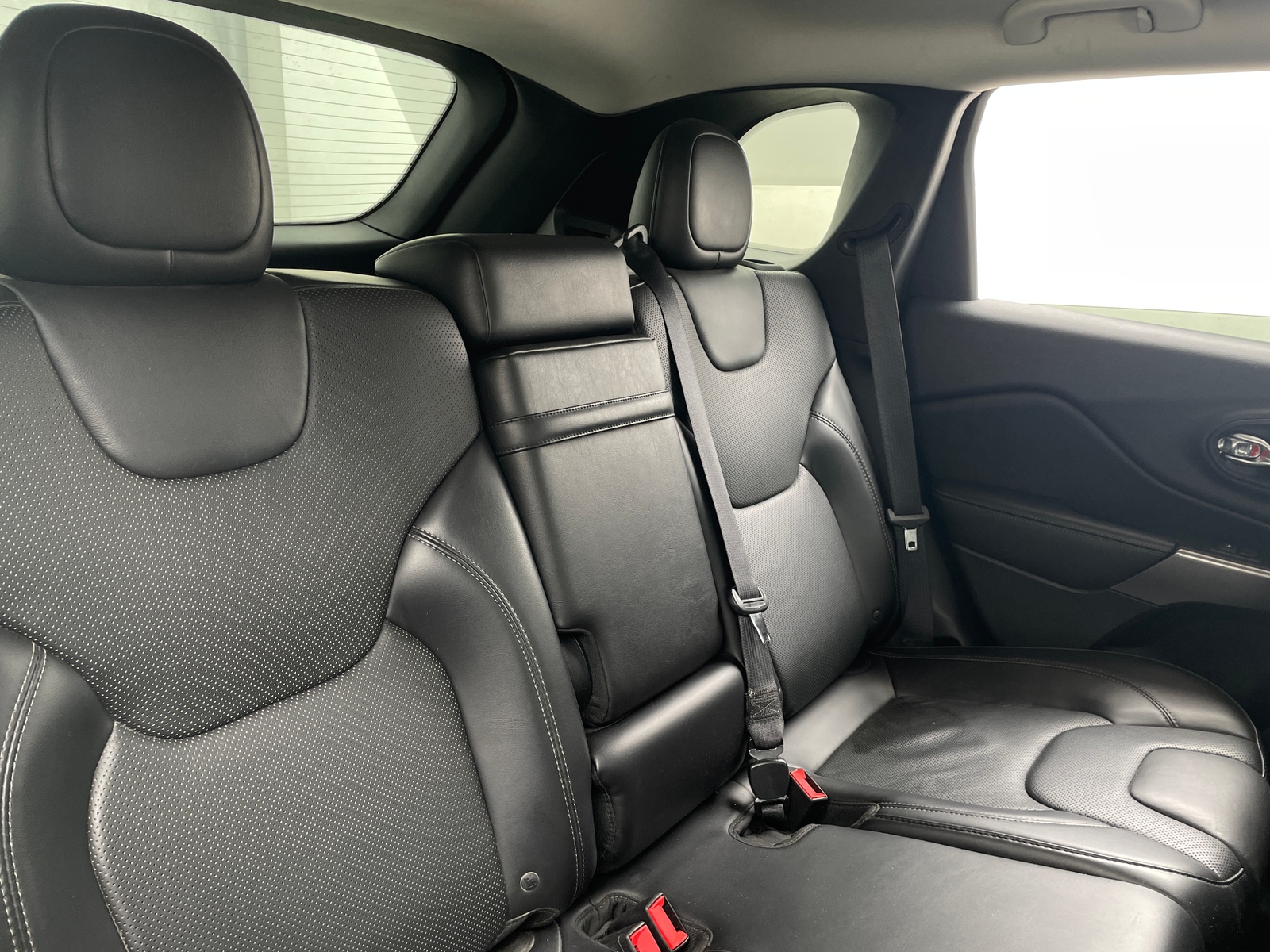 Thumbnail: 2019 Jeep Cherokee - 5