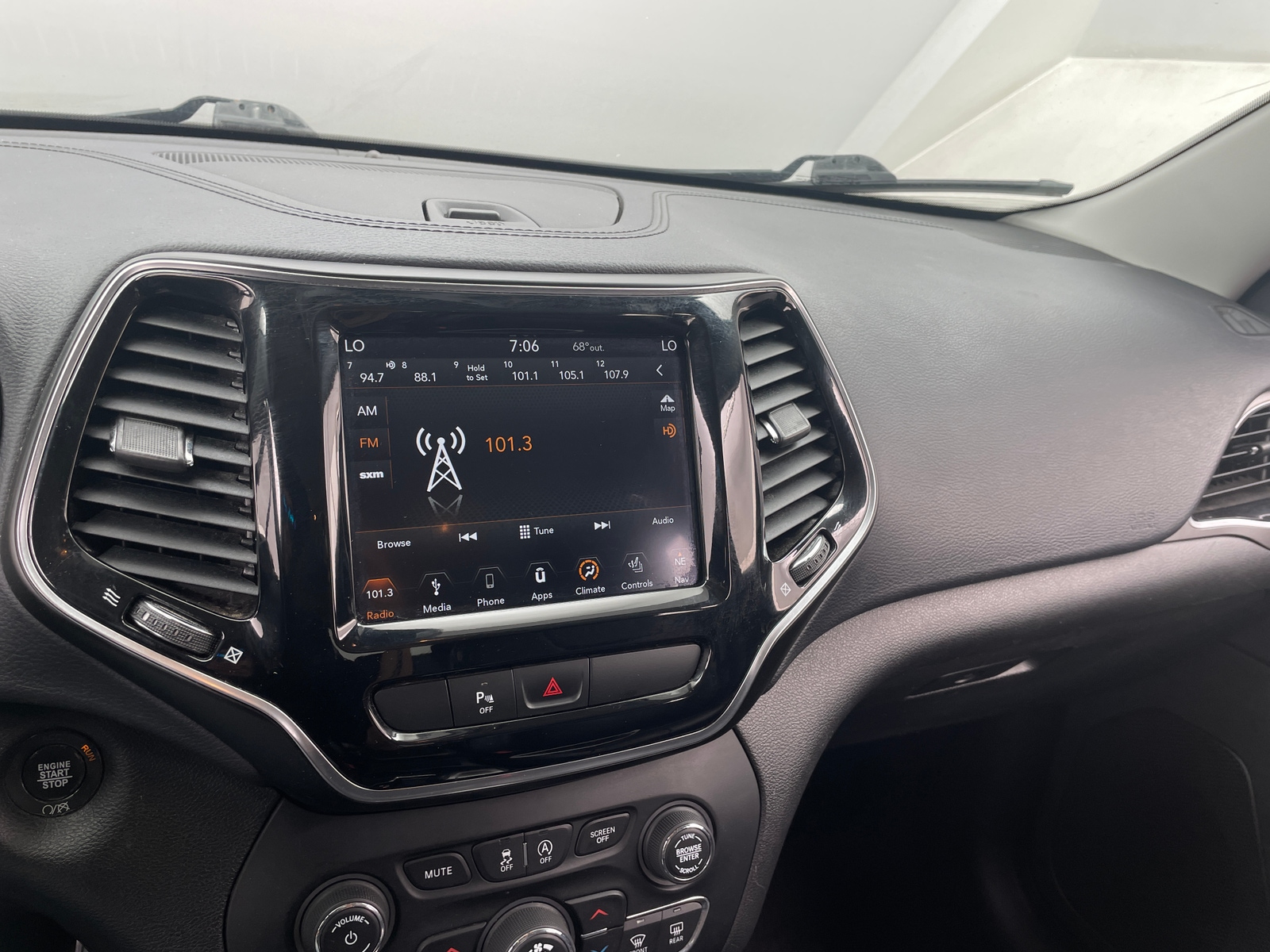 Thumbnail: 2019 Jeep Cherokee - 3