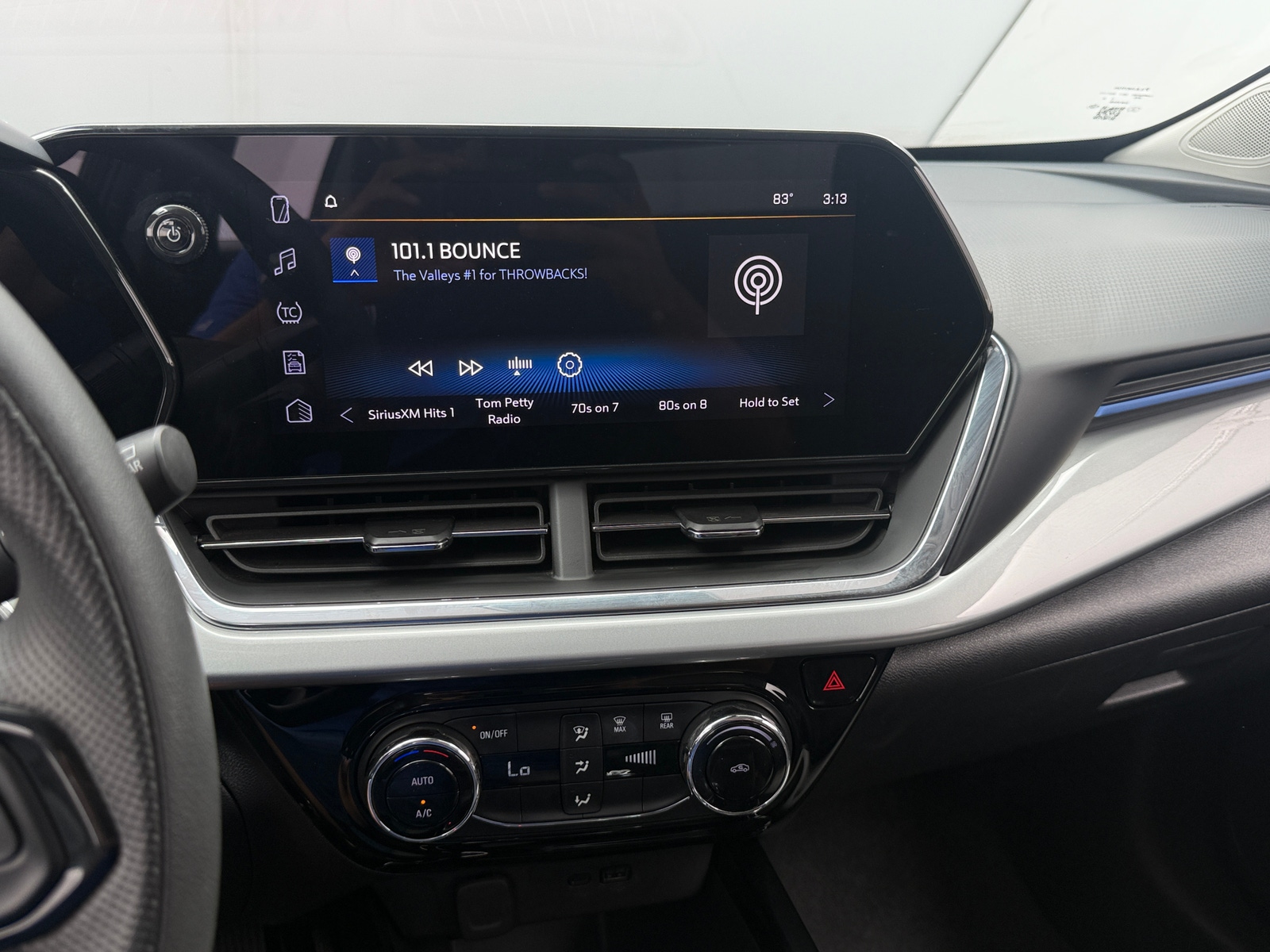 Thumbnail: 2025 Chevrolet Trax - 4