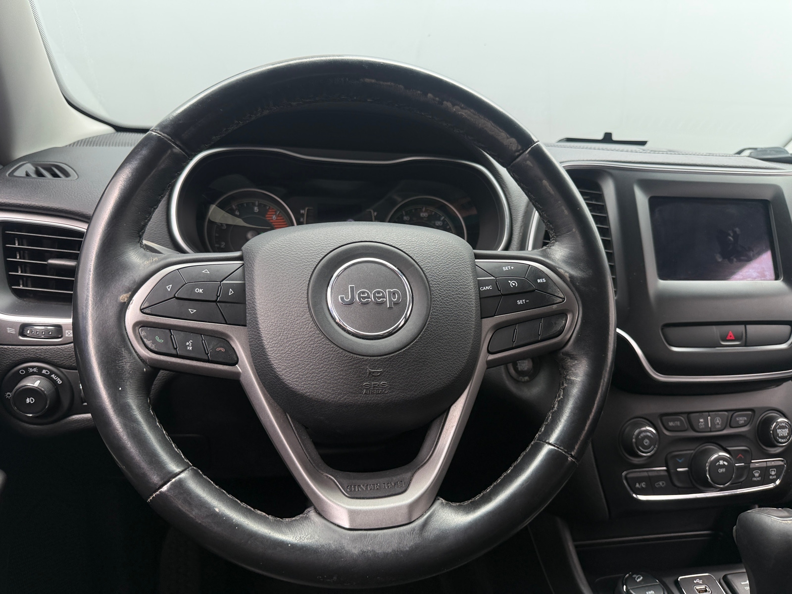 Thumbnail: 2019 Jeep Cherokee - 5