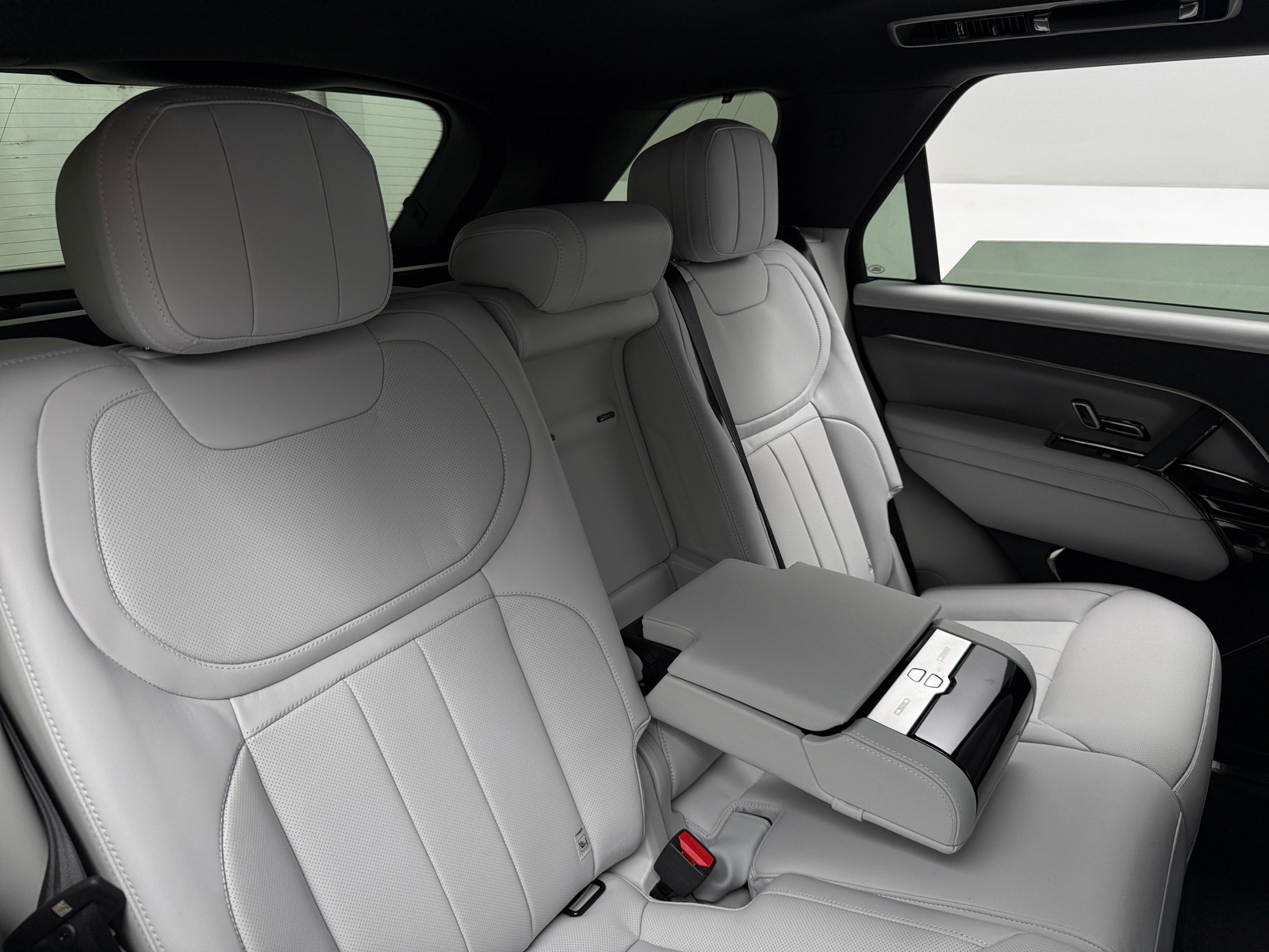 Thumbnail: 2025 Land Rover Range Rover Sport - 5