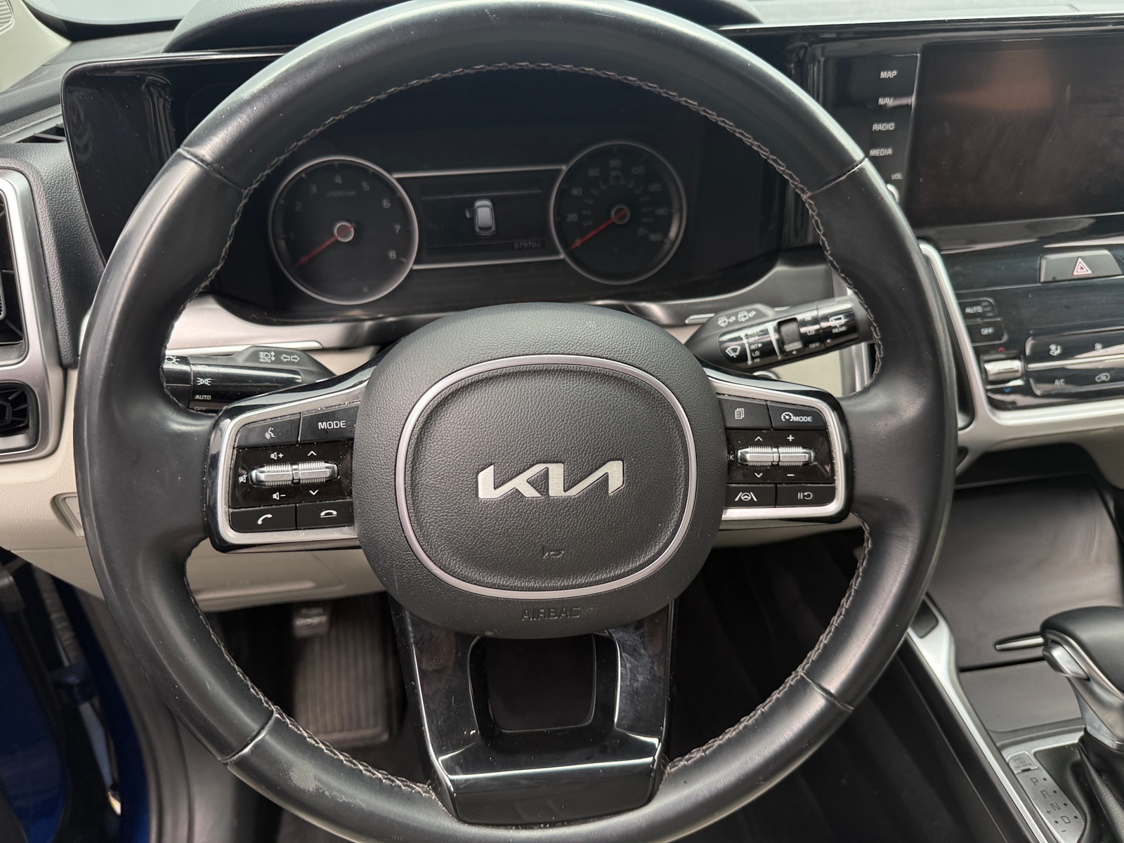 Thumbnail: 2023 Kia Sorento - 4