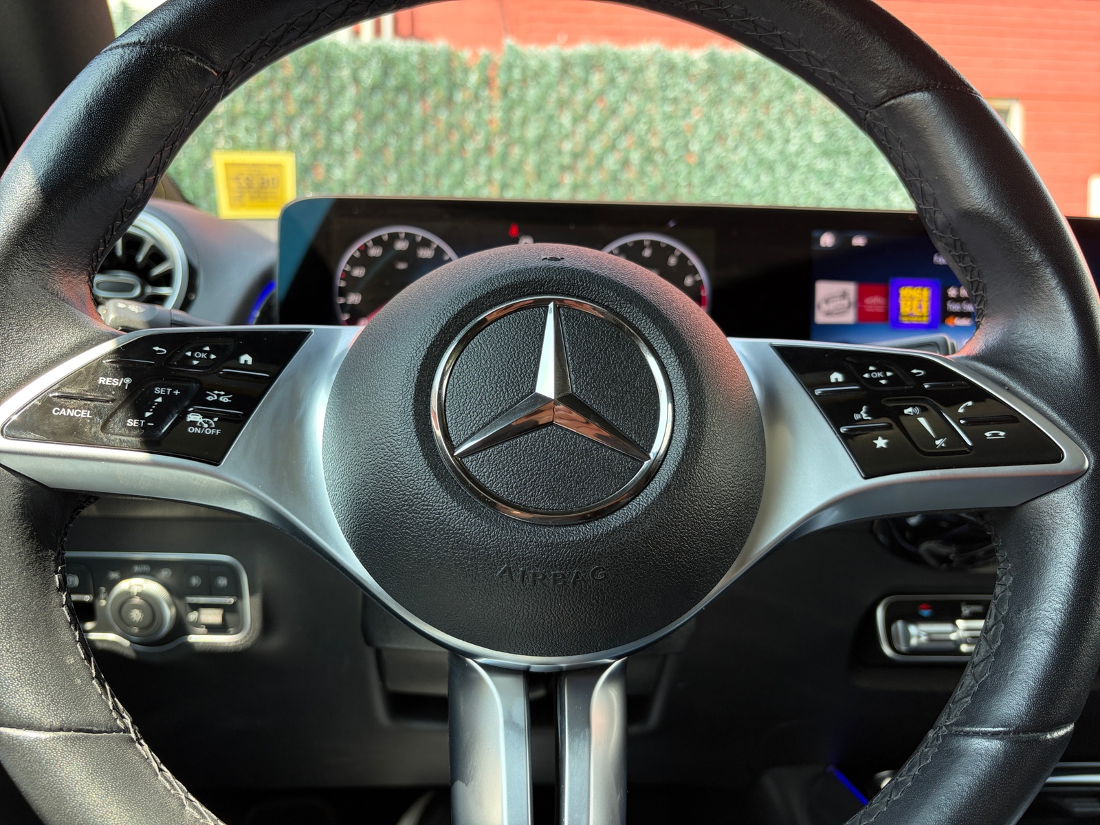 Thumbnail: 2025 Mercedes-Benz GLB - 4