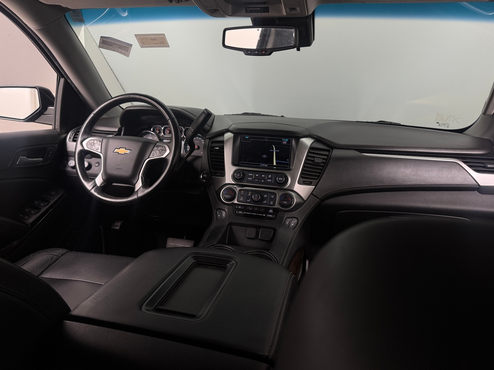 Thumbnail: 2018 Chevrolet Suburban - 3