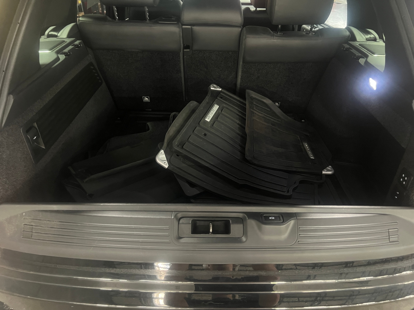 Thumbnail: 2021 Land Rover Range Rover - 6