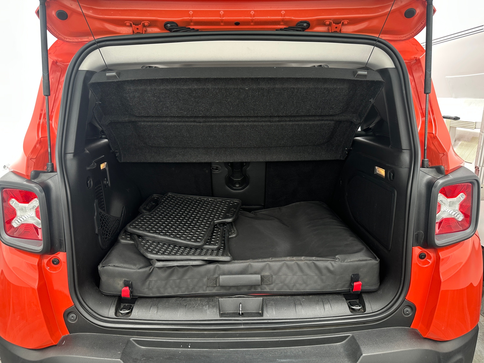 Thumbnail: 2017 Jeep Renegade - 7