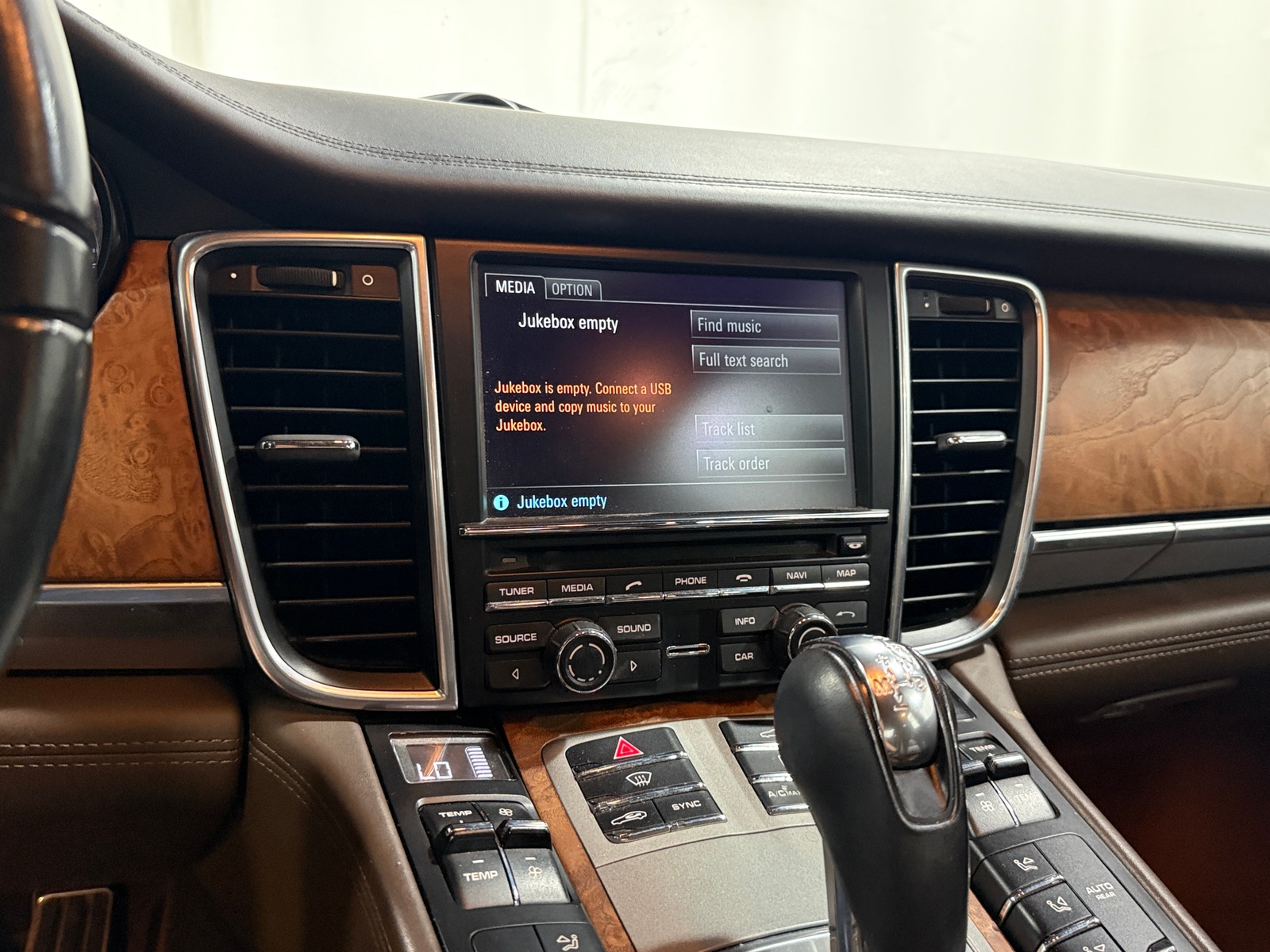 Thumbnail: 2015 Porsche Panamera - 3