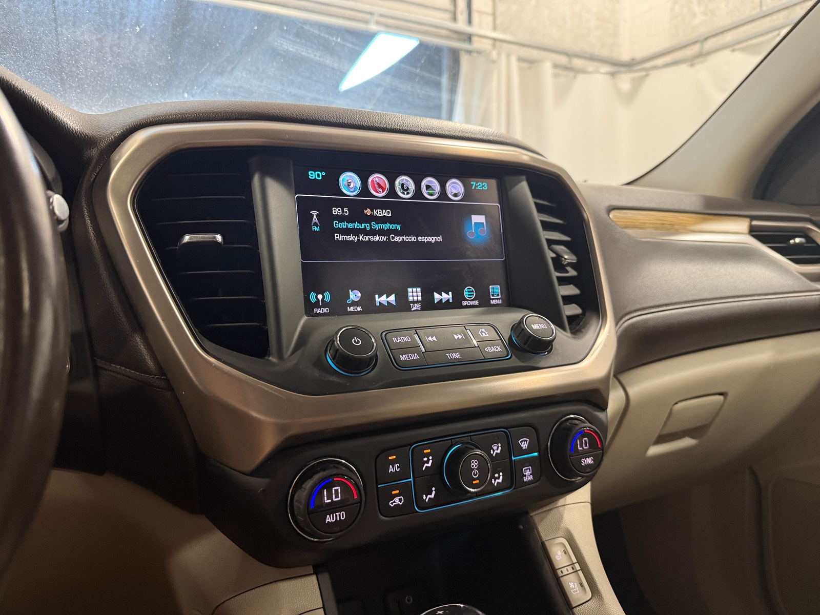 Thumbnail: 2017 GMC Acadia - 3