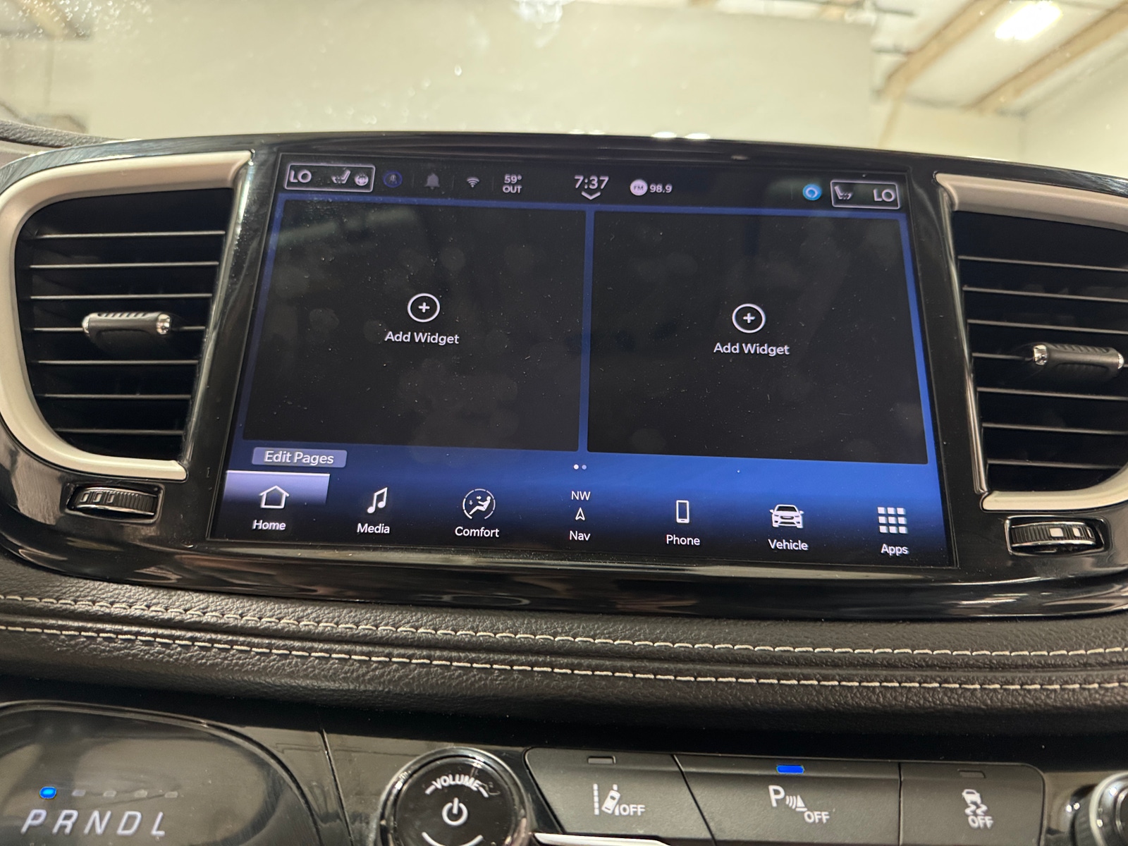 Thumbnail: 2024 Chrysler Pacifica - 3