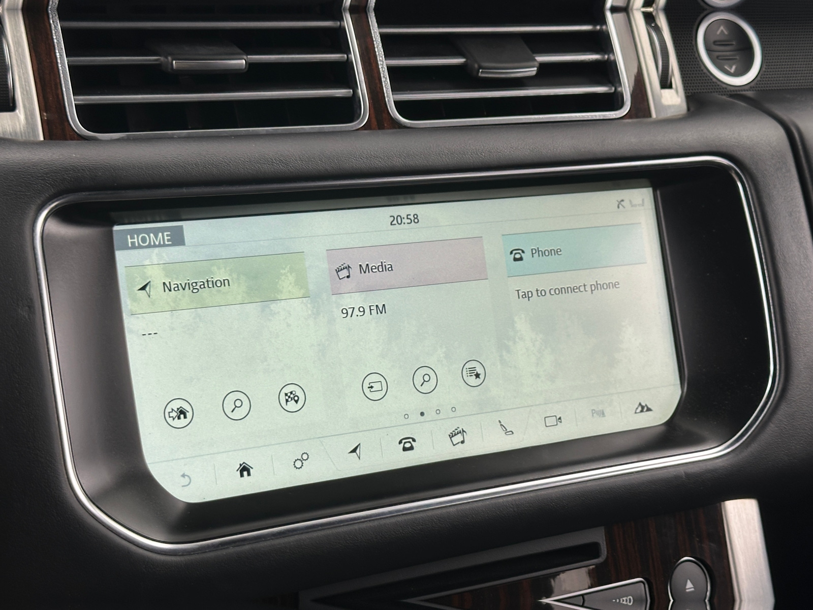 Thumbnail: 2017 Land Rover Range Rover - 3
