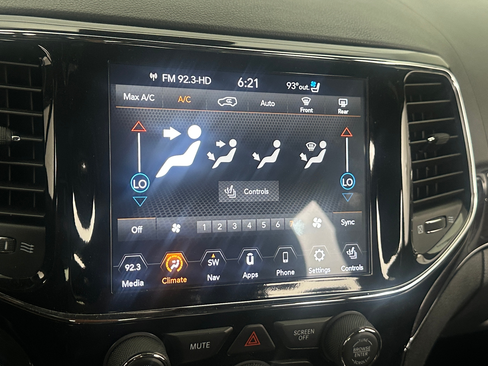 Thumbnail: 2020 Jeep Grand Cherokee - 3