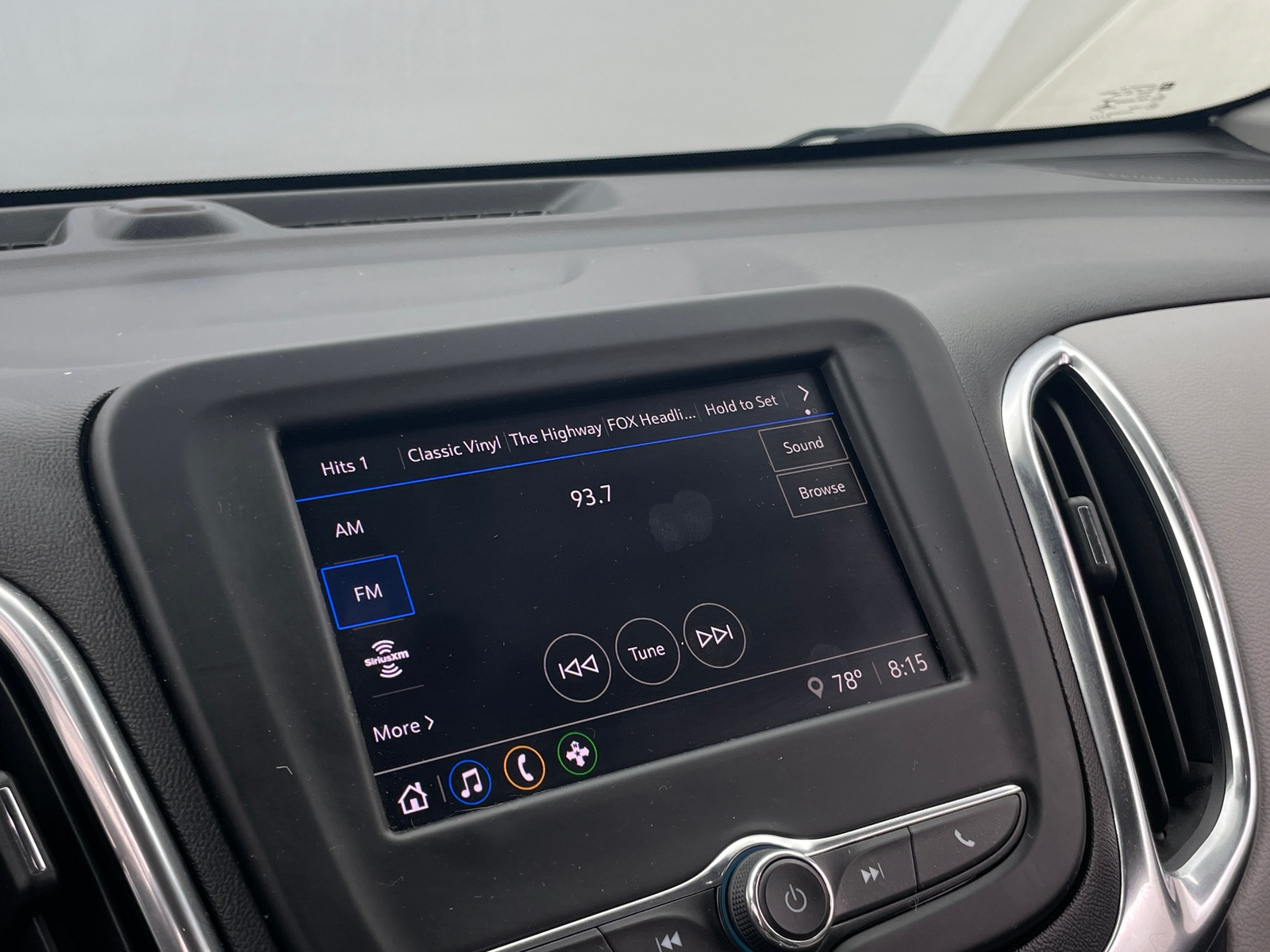 Thumbnail: 2022 Chevrolet Equinox - 4