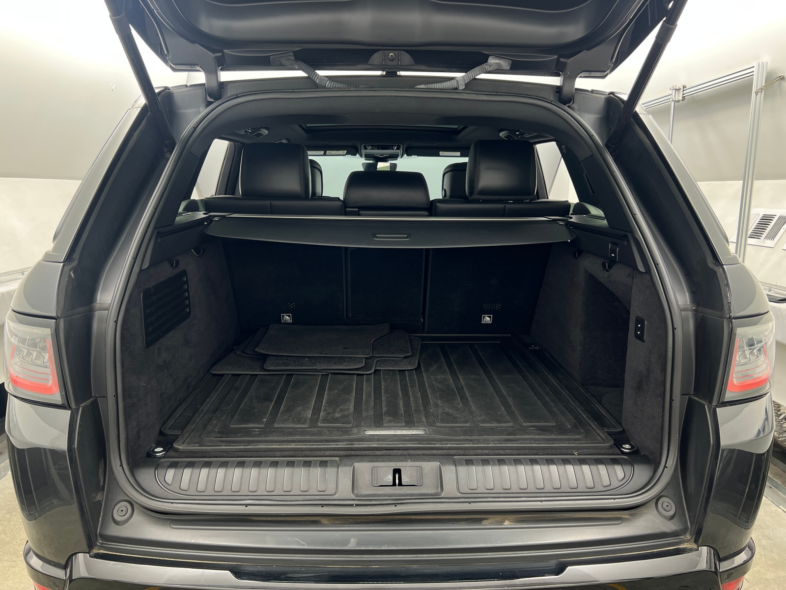 Thumbnail: 2022 Land Rover Range Rover Sport - 6