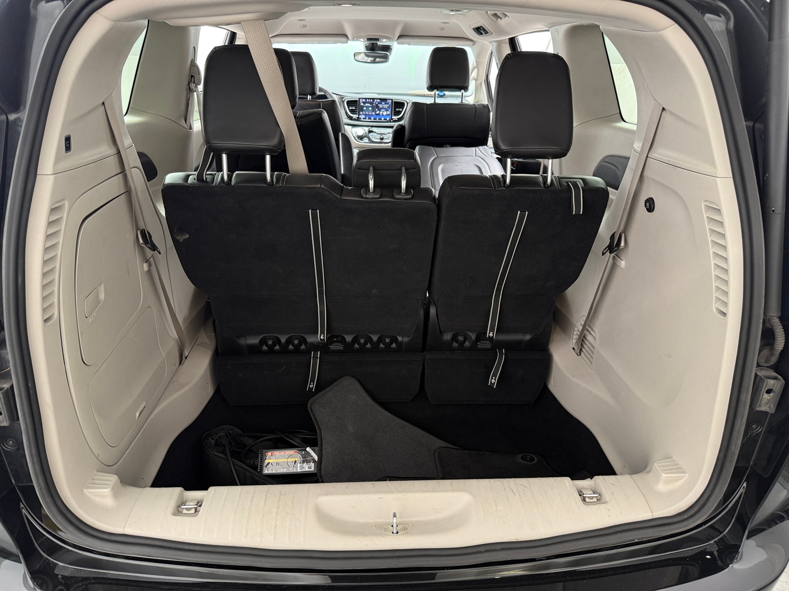 Thumbnail: 2023 Chrysler Pacifica - 6