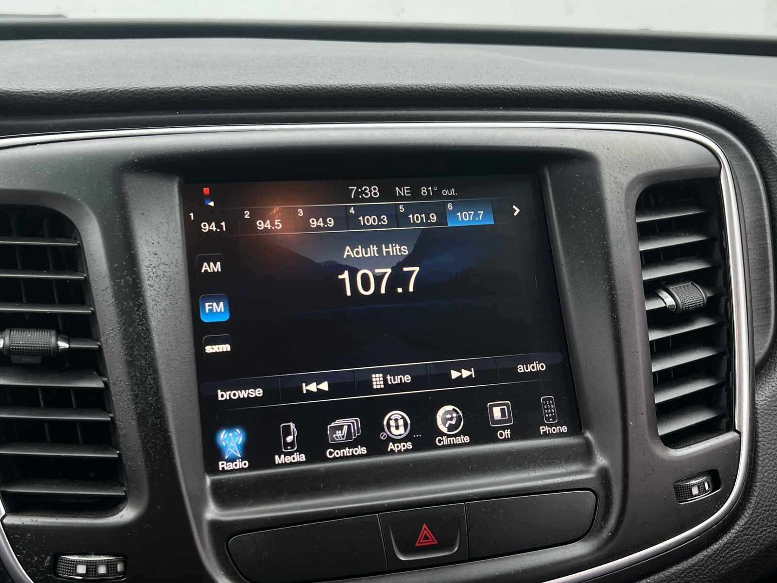 Thumbnail: 2017 Chrysler 200 - 3