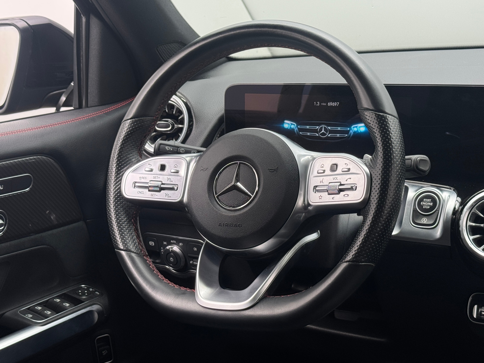 Thumbnail: 2023 Mercedes-Benz GLB - 4