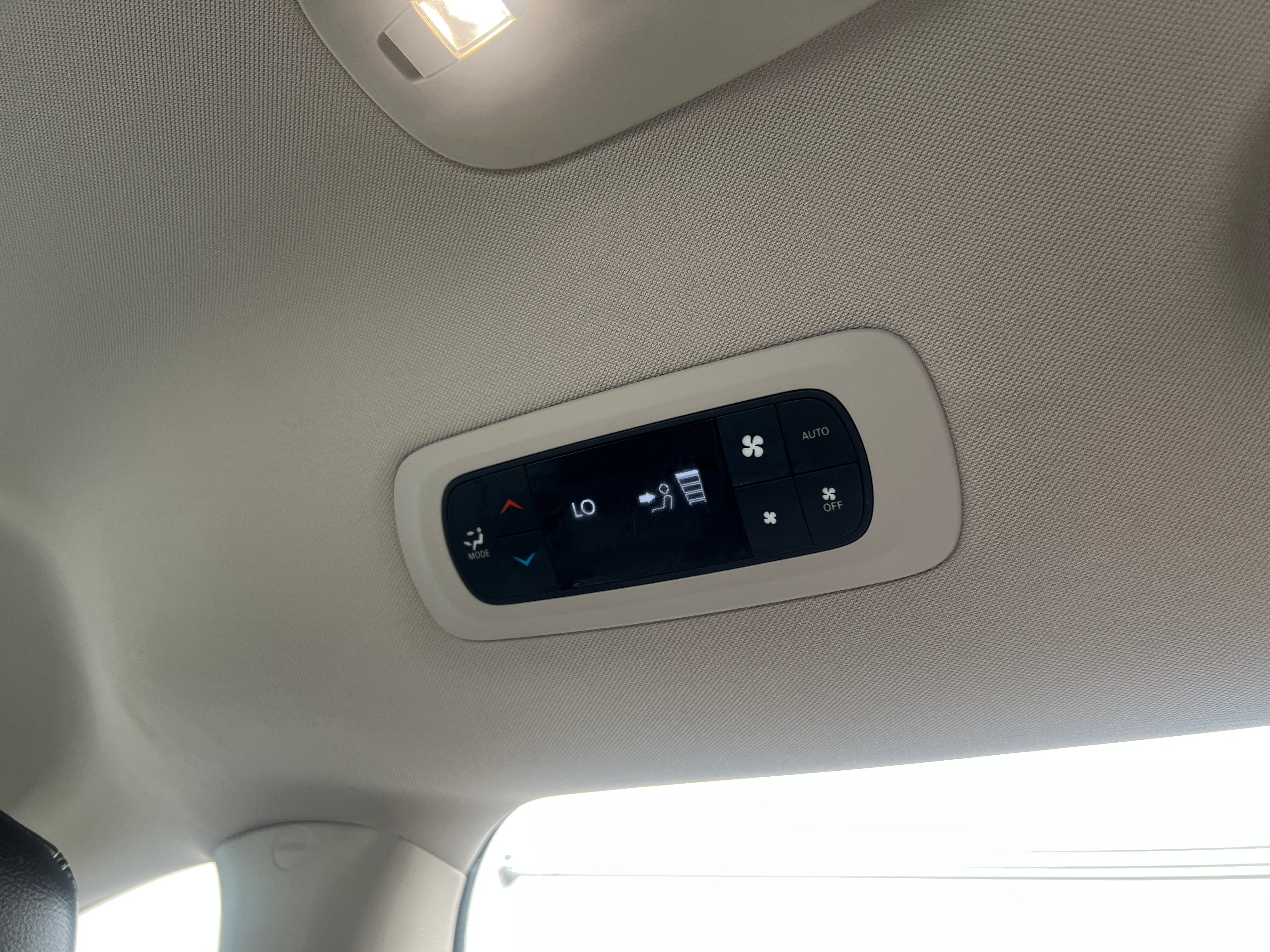 2022 Chrysler Pacifica Touring L - Photo 5