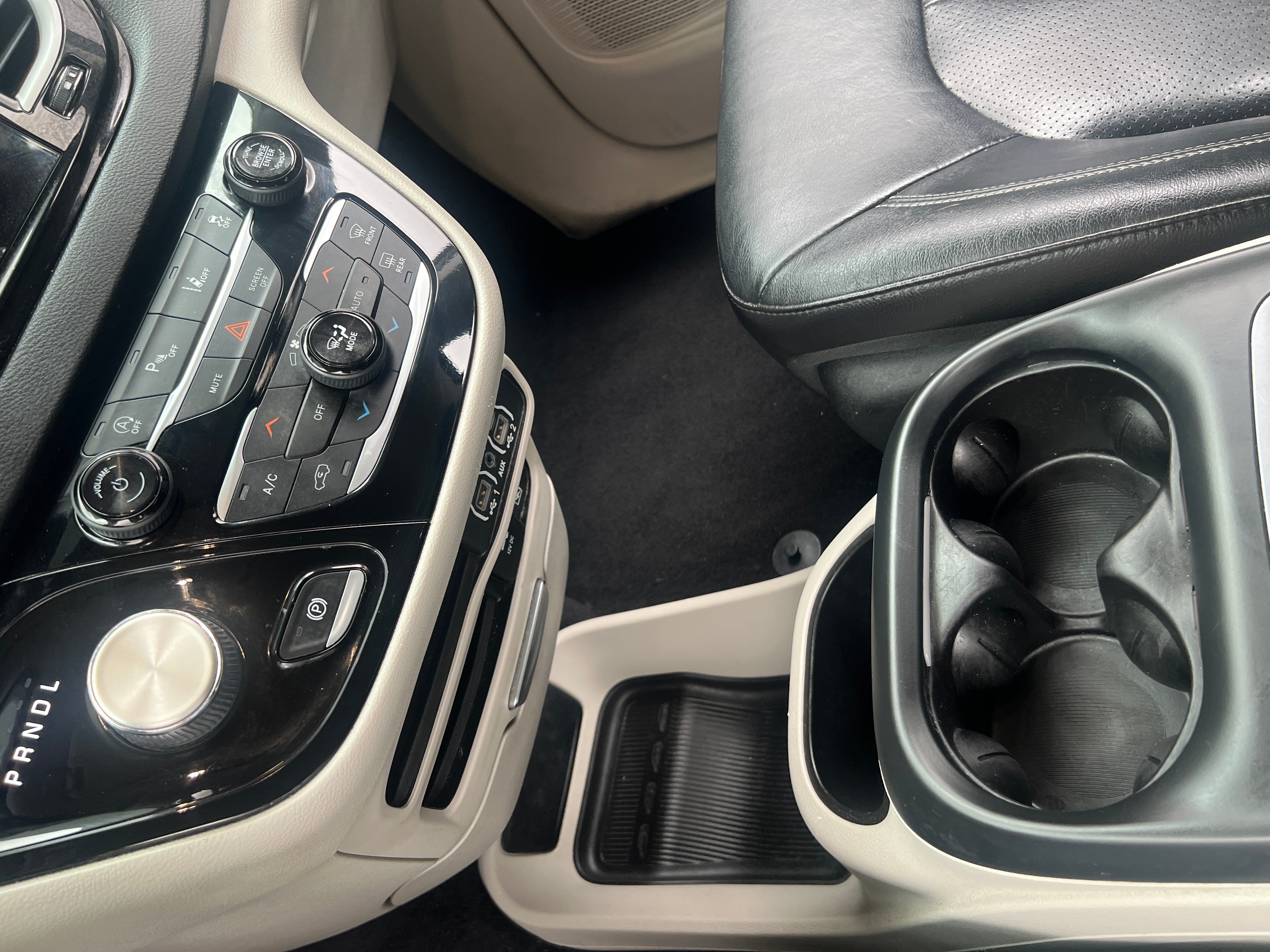 2022 Chrysler Pacifica Touring L - Photo 9