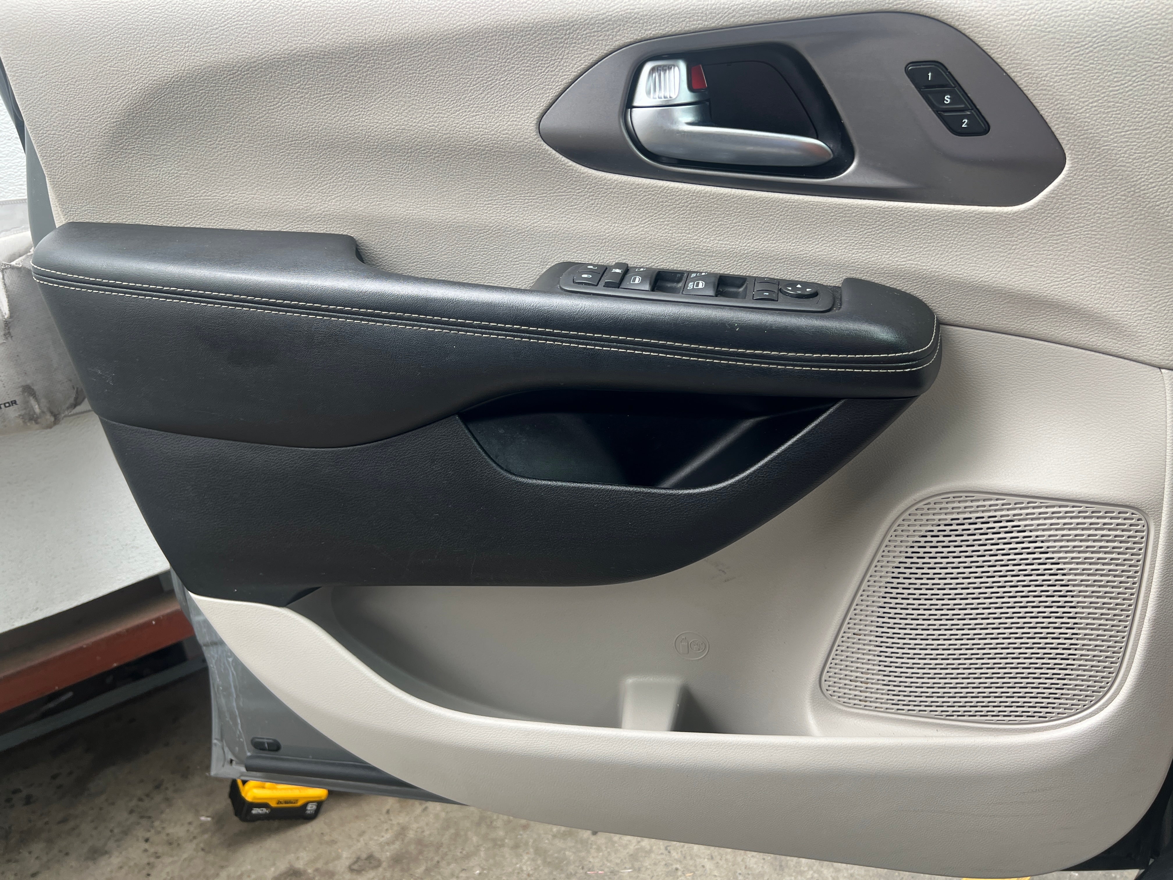 2022 Chrysler Pacifica Touring L - Photo 6