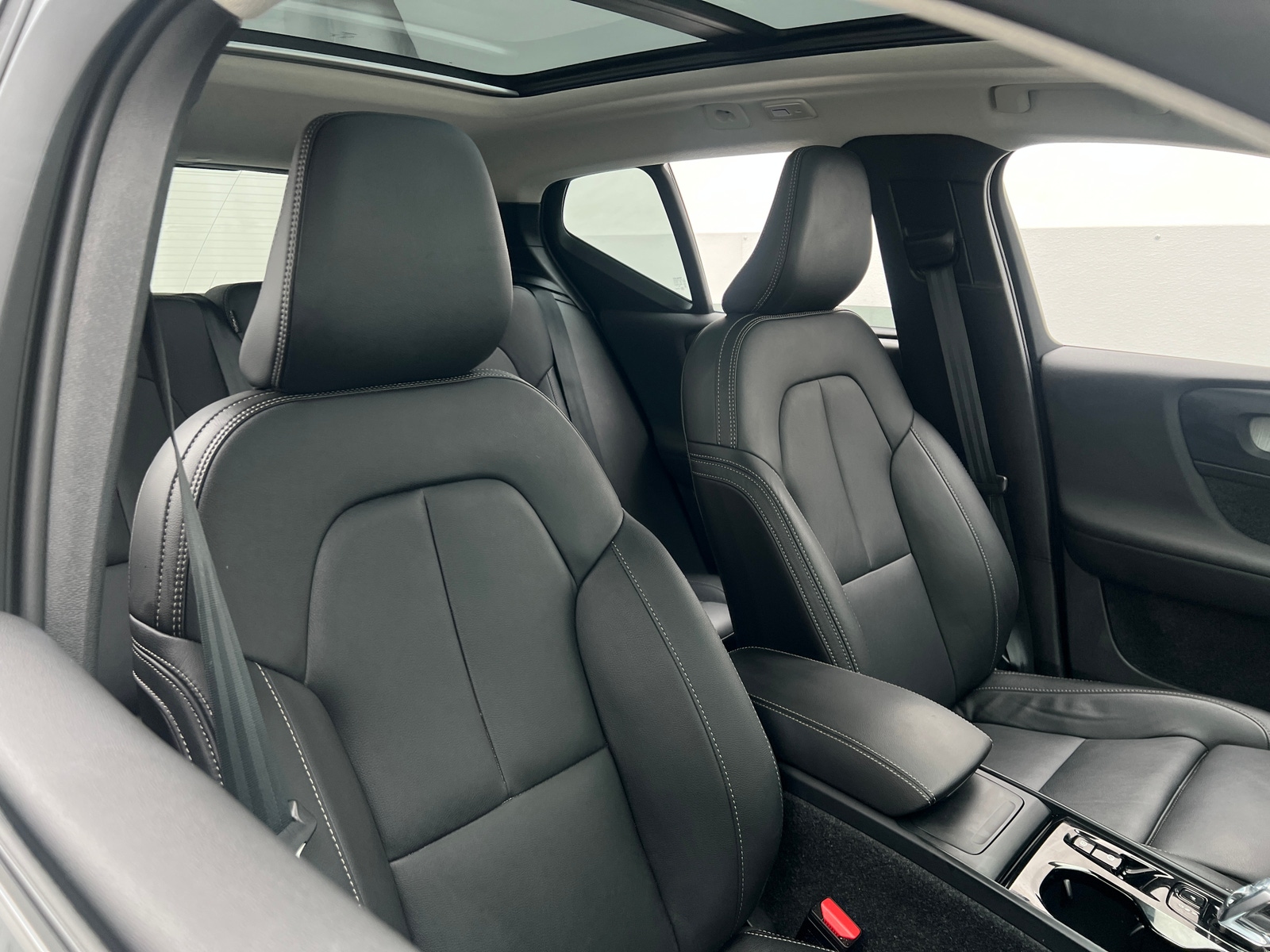 Thumbnail: 2026 Volvo XC40 - 2