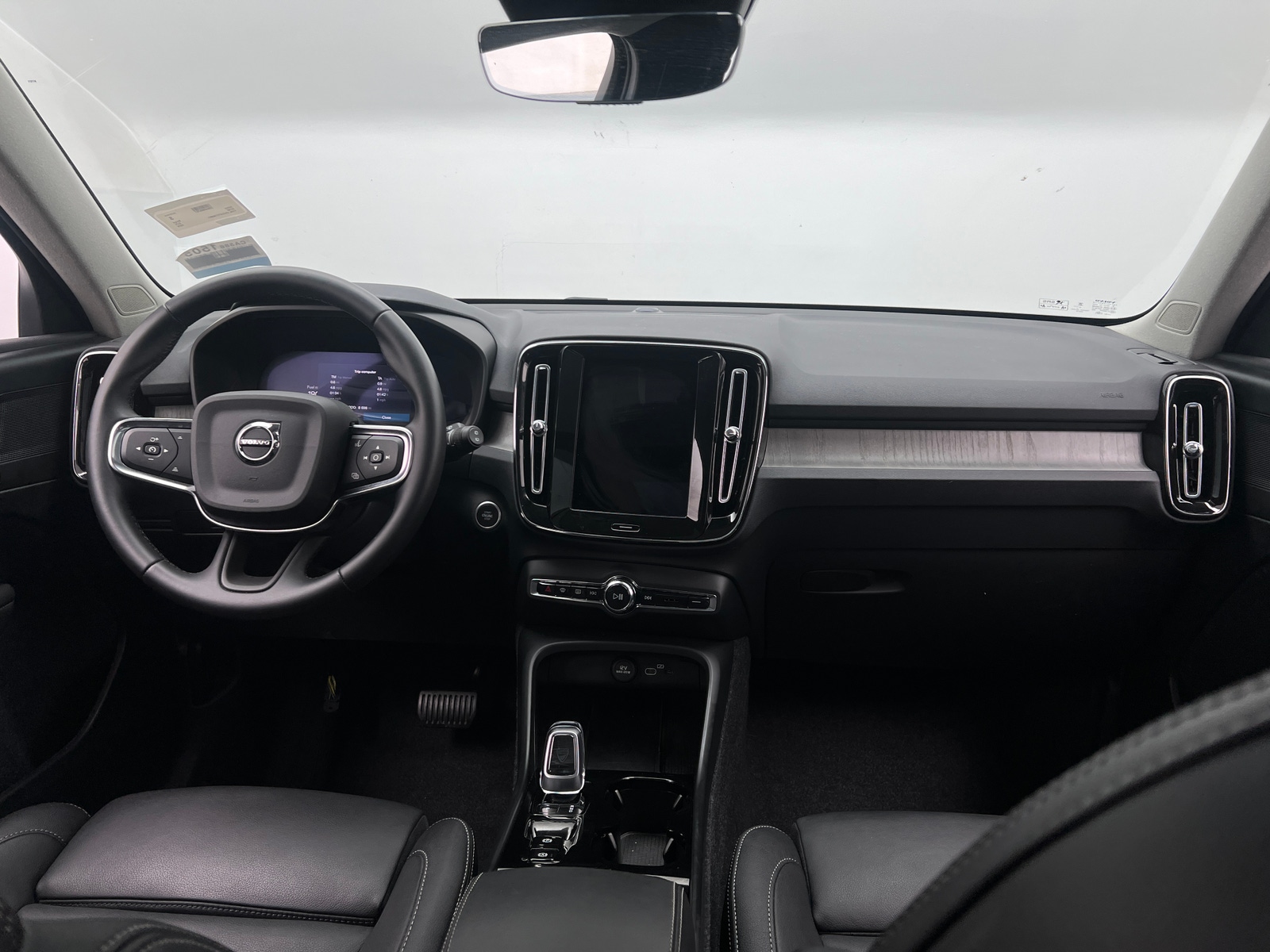 Thumbnail: 2026 Volvo XC40 - 3