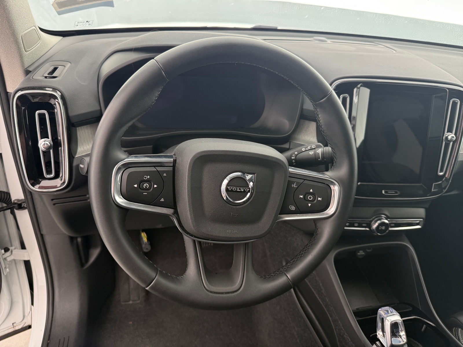 Thumbnail: 2026 Volvo XC40 - 5
