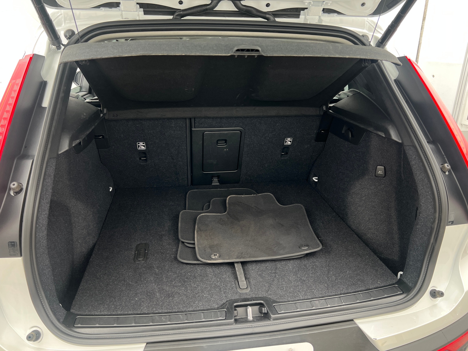 Thumbnail: 2026 Volvo XC40 - 7