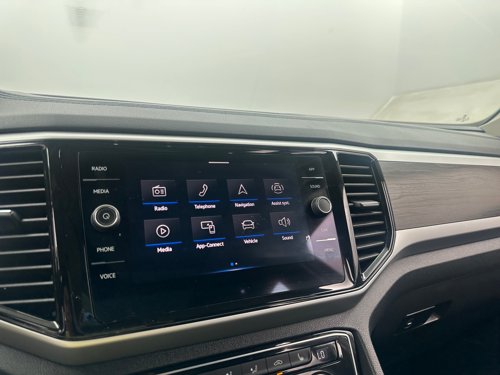 Thumbnail: 2023 Volkswagen Atlas - 3