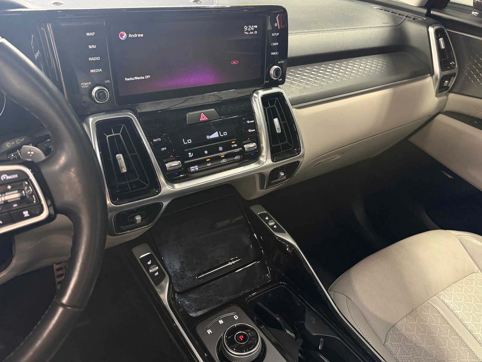 Thumbnail: 2022 Kia Sorento - 3