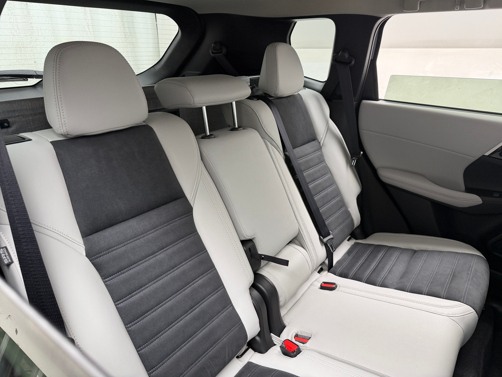 Thumbnail: 2026 Mitsubishi Outlander - 5