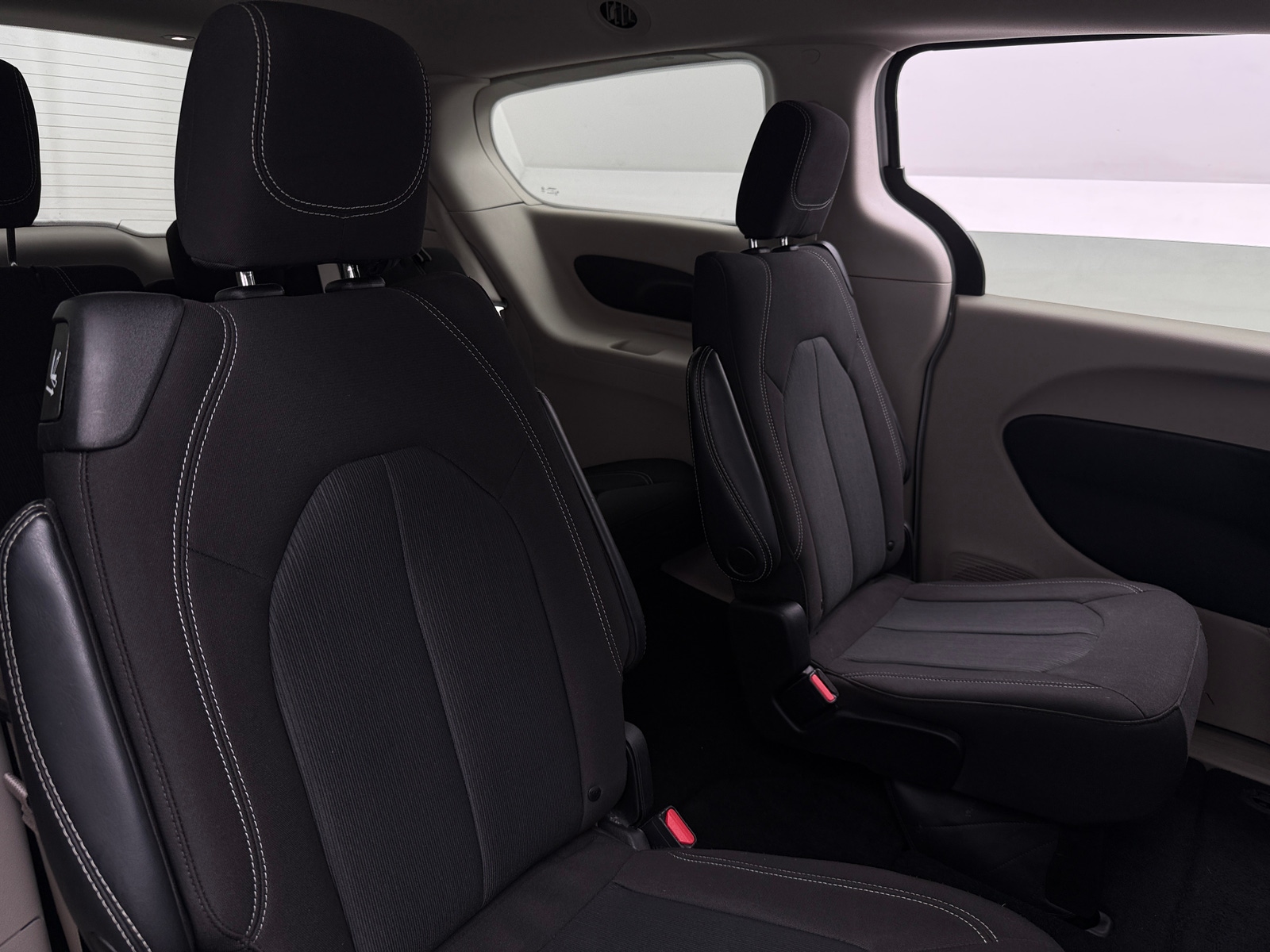 Thumbnail: 2023 Chrysler Voyager - 6