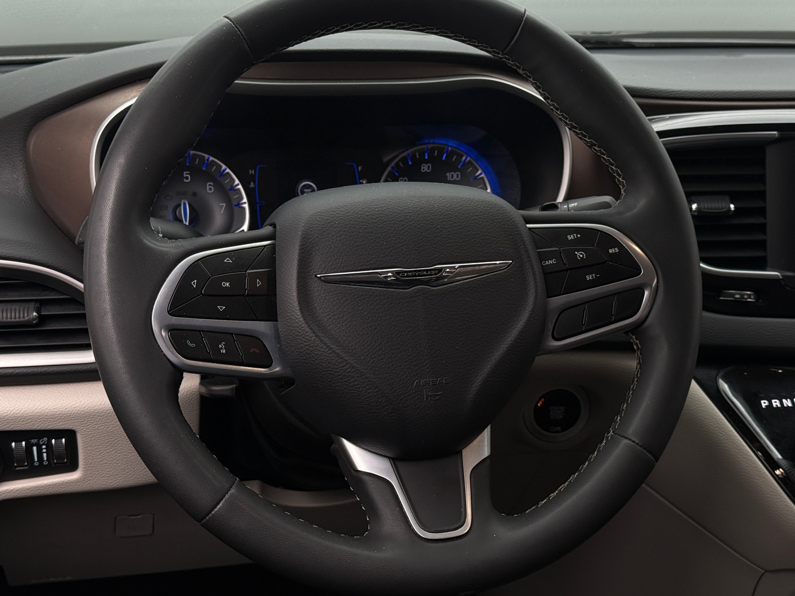 Thumbnail: 2023 Chrysler Voyager - 5