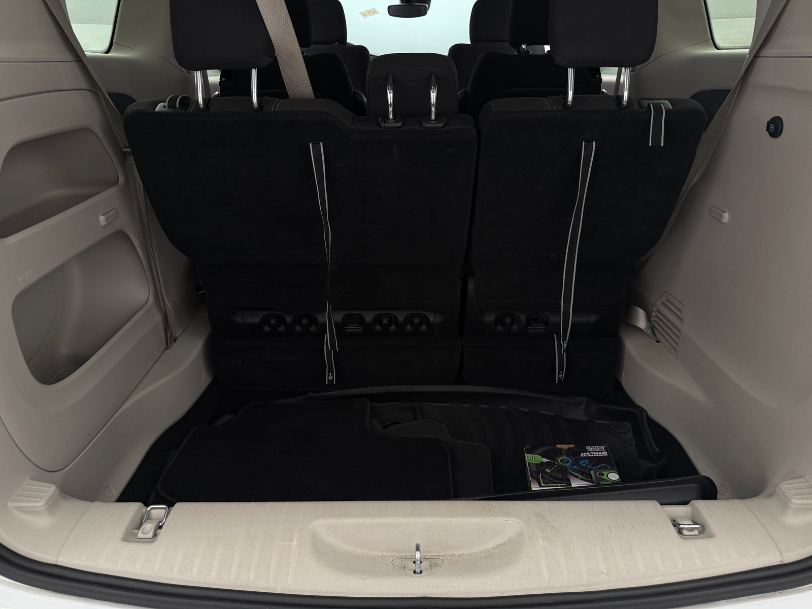 Thumbnail: 2023 Chrysler Voyager - 7